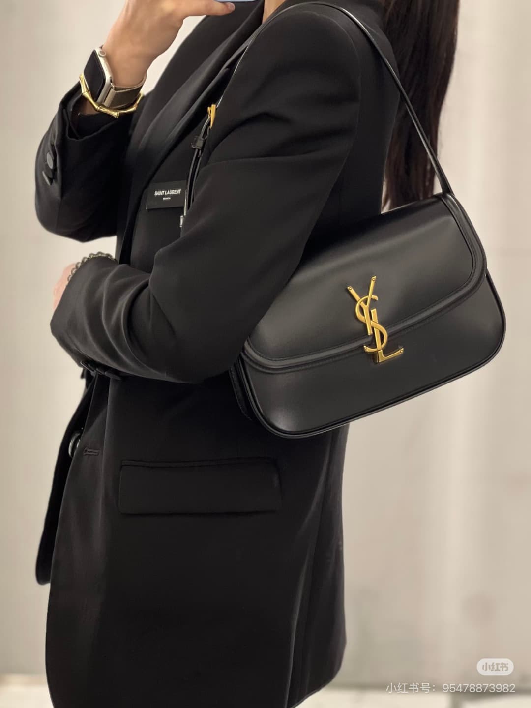 C8662 The new large-sized bags from Saint Laurent are timeless – only by wearing them can you truly understand what it means to be timeless. It’s no exaggeration; Saint Laurent’s black bags are exactly the kind of designs that create a powerful, imposing  — image 3