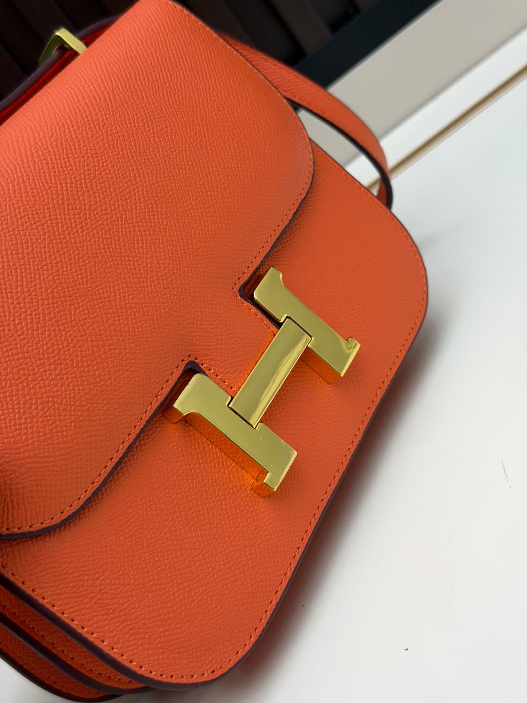 C4790 The flight attendant’s bag is a small size 💰. I really love this Hermès Kangkang bag – it’s just like the white moon in my heart. The color is extremely gentle. The shape of the bag is very elegant. I usually wear it with light-colored clothes: a co — image 5