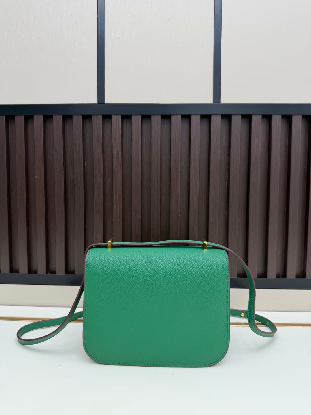 C4788 The flight attendant’s bag is a small size💰 I really love this Hermès Kangkang bag – it’s just like the “white moonlight” in my mind. The color is extremely gentle. The shape of the bag is very elegant. I usually wear it with light-colored clothes:  — image 2
