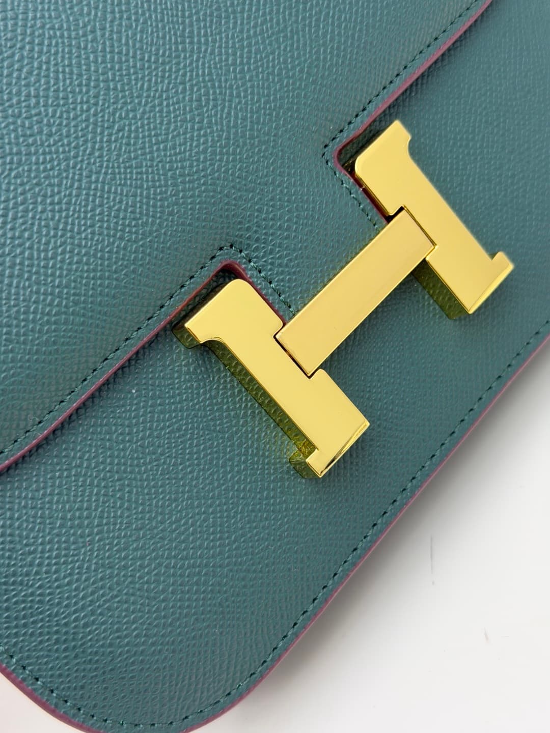 C4787 The flight attendant’s bag is a small size 💰. I really love this Hermès Kangkang bag – it’s just like the “white moonlight” in my mind. The color is extremely gentle. The shape of the bag is very elegant. I usually pair it with light-colored clothes — image 5