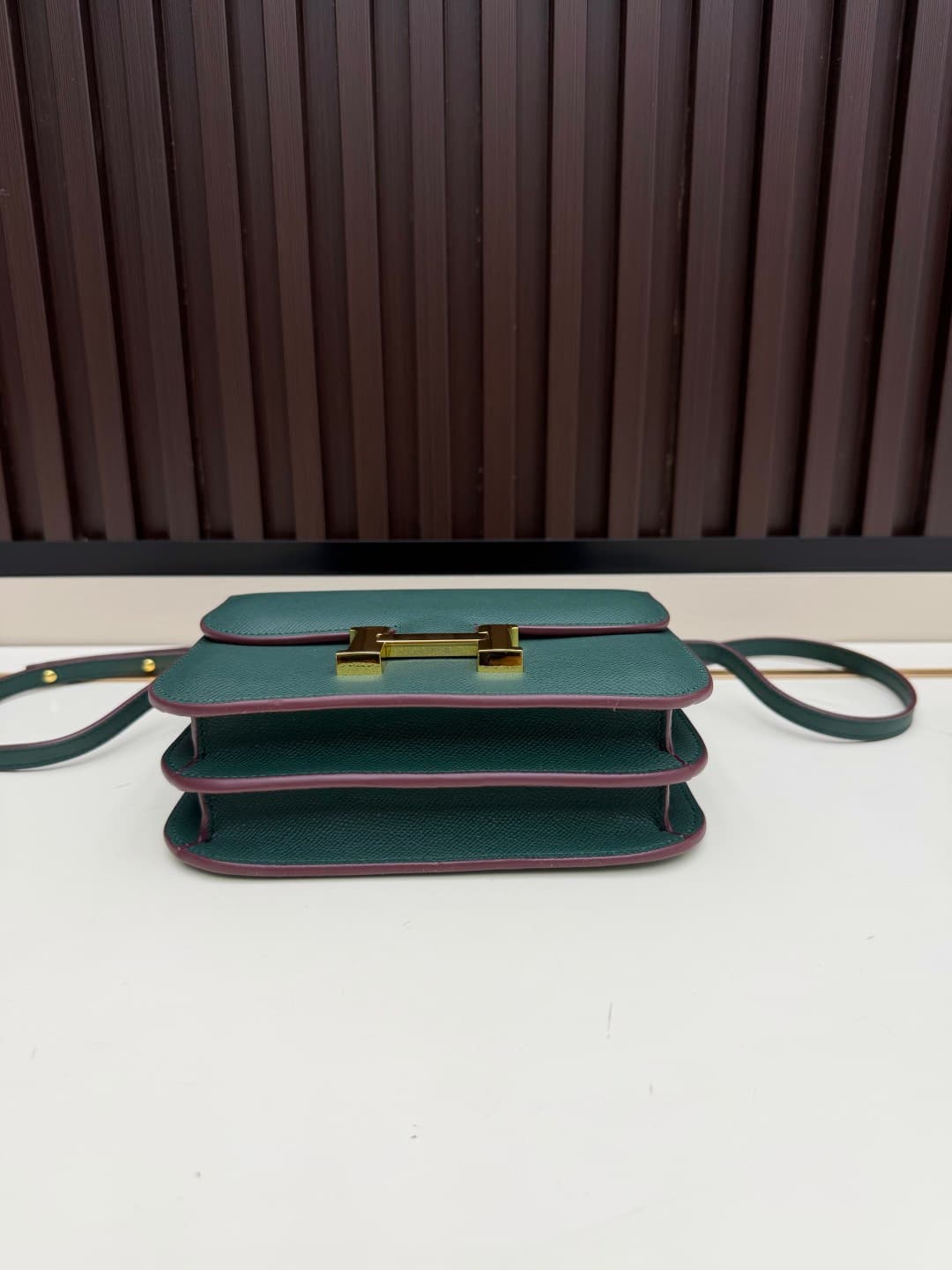 C4787 The flight attendant’s bag is a small size 💰. I really love this Hermès Kangkang bag – it’s just like the “white moonlight” in my mind. The color is extremely gentle. The shape of the bag is very elegant. I usually pair it with light-colored clothes — image 4