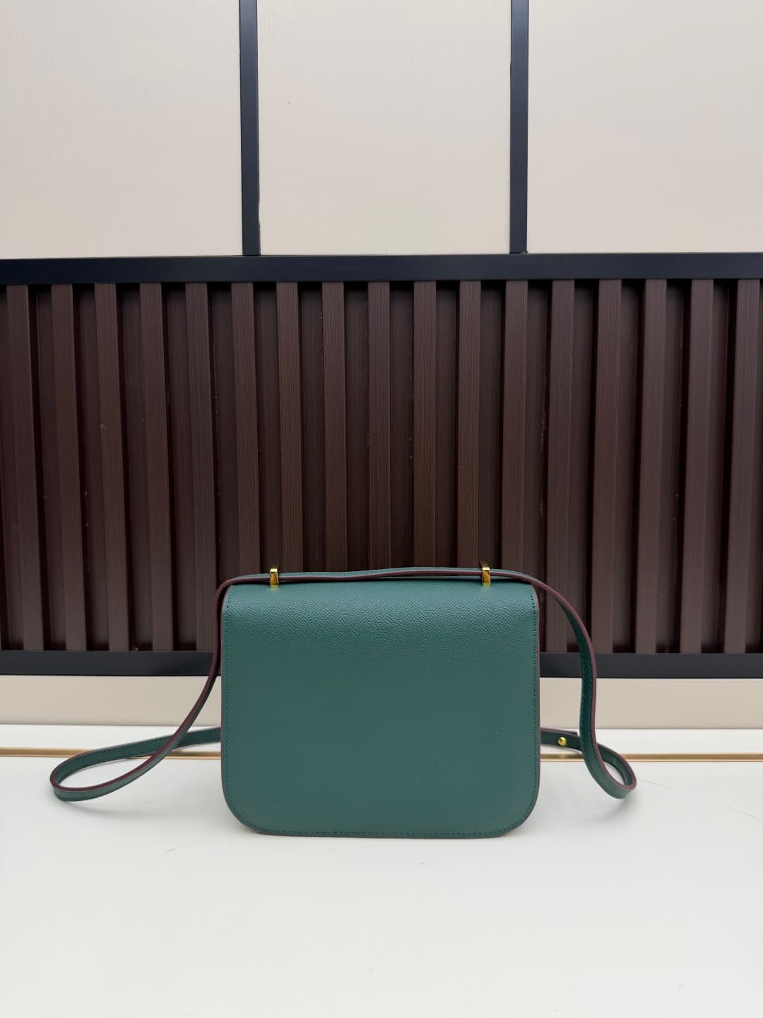 C4787 The flight attendant’s bag is a small size 💰. I really love this Hermès Kangkang bag – it’s just like the “white moonlight” in my mind. The color is extremely gentle. The shape of the bag is very elegant. I usually pair it with light-colored clothes — image 2