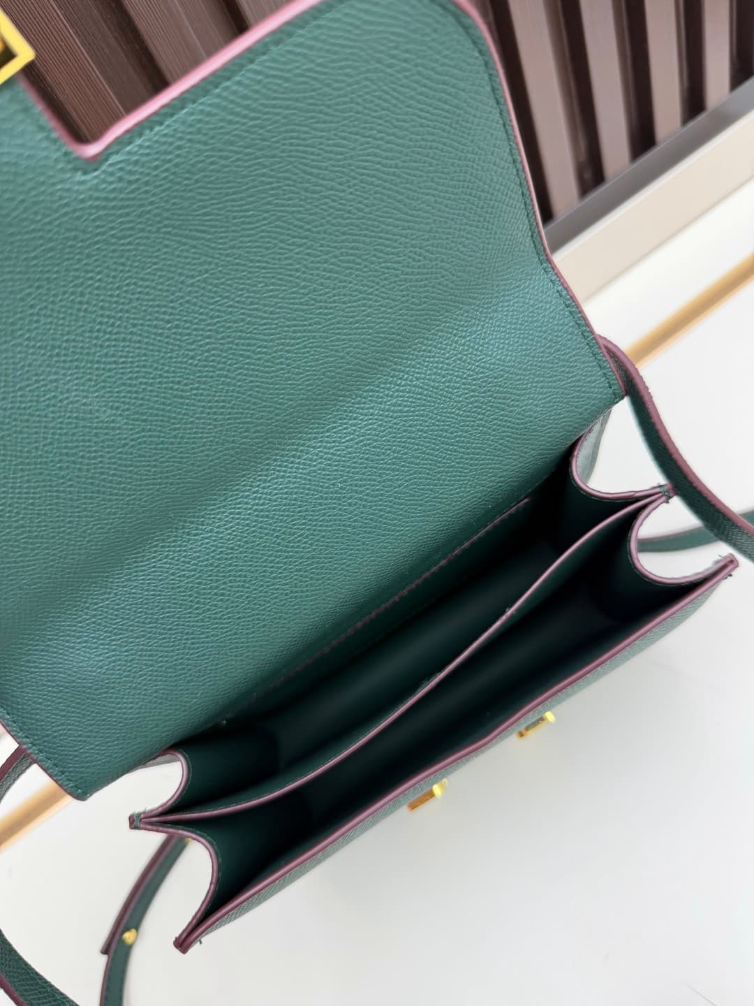 C4787 The flight attendant’s bag is a small size 💰. I really love this Hermès Kangkang bag – it’s just like the “white moonlight” in my mind. The color is extremely gentle. The shape of the bag is very elegant. I usually pair it with light-colored clothes — image 8