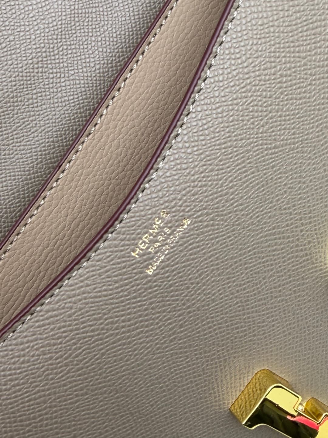 C4786 The flight attendant’s bag is a small size 💰. I really love this Hermès Kangkang bag – it’s just like the “white moonlight” in my mind. The color is extremely gentle. The shape of the bag is very elegant. I usually wear light-colored clothes with it — image 8
