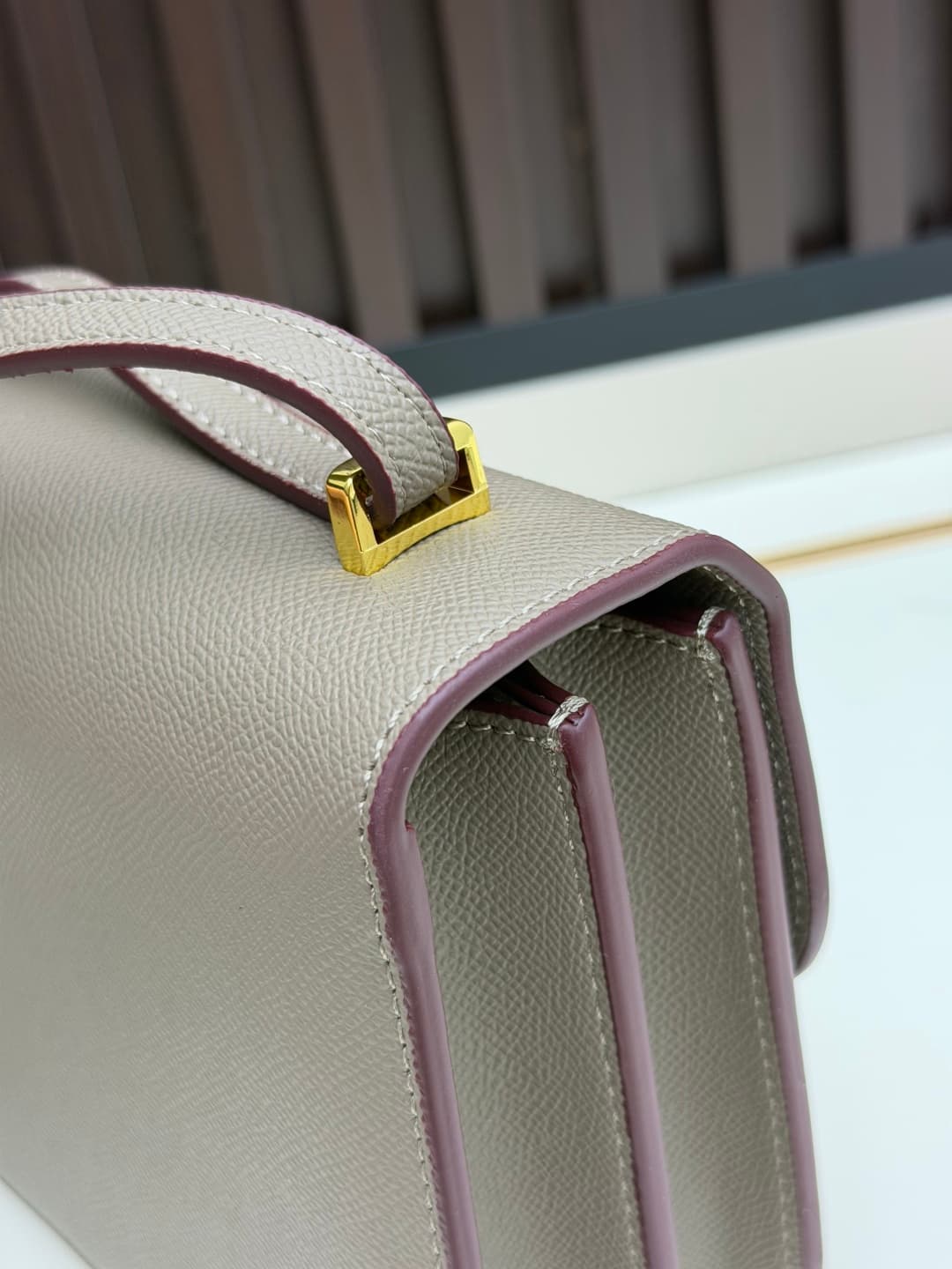 C4786 The flight attendant’s bag is a small size 💰. I really love this Hermès Kangkang bag – it’s just like the “white moonlight” in my mind. The color is extremely gentle. The shape of the bag is very elegant. I usually wear light-colored clothes with it — image 6