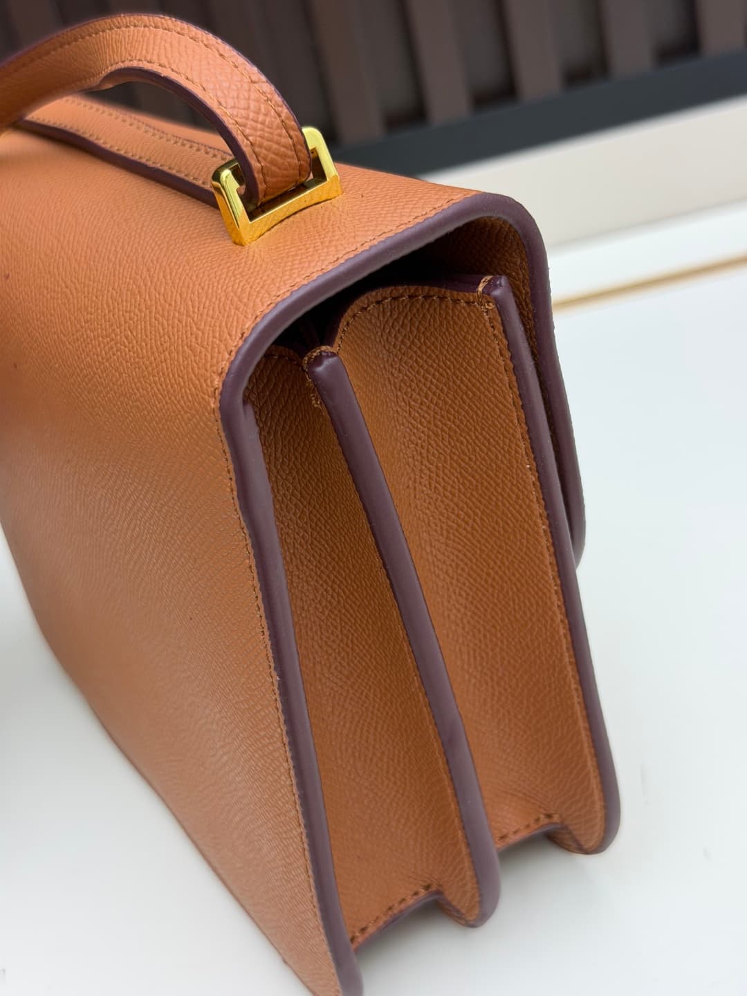 C4783 The flight attendant’s bag is a small size💰 I really love this Hermès Kangkang bag – it’s just like the white moon in my mind. The color is extremely gentle. The shape of the bag is elegant. I usually wear it with light-colored clothes: a coat in wi — image 6