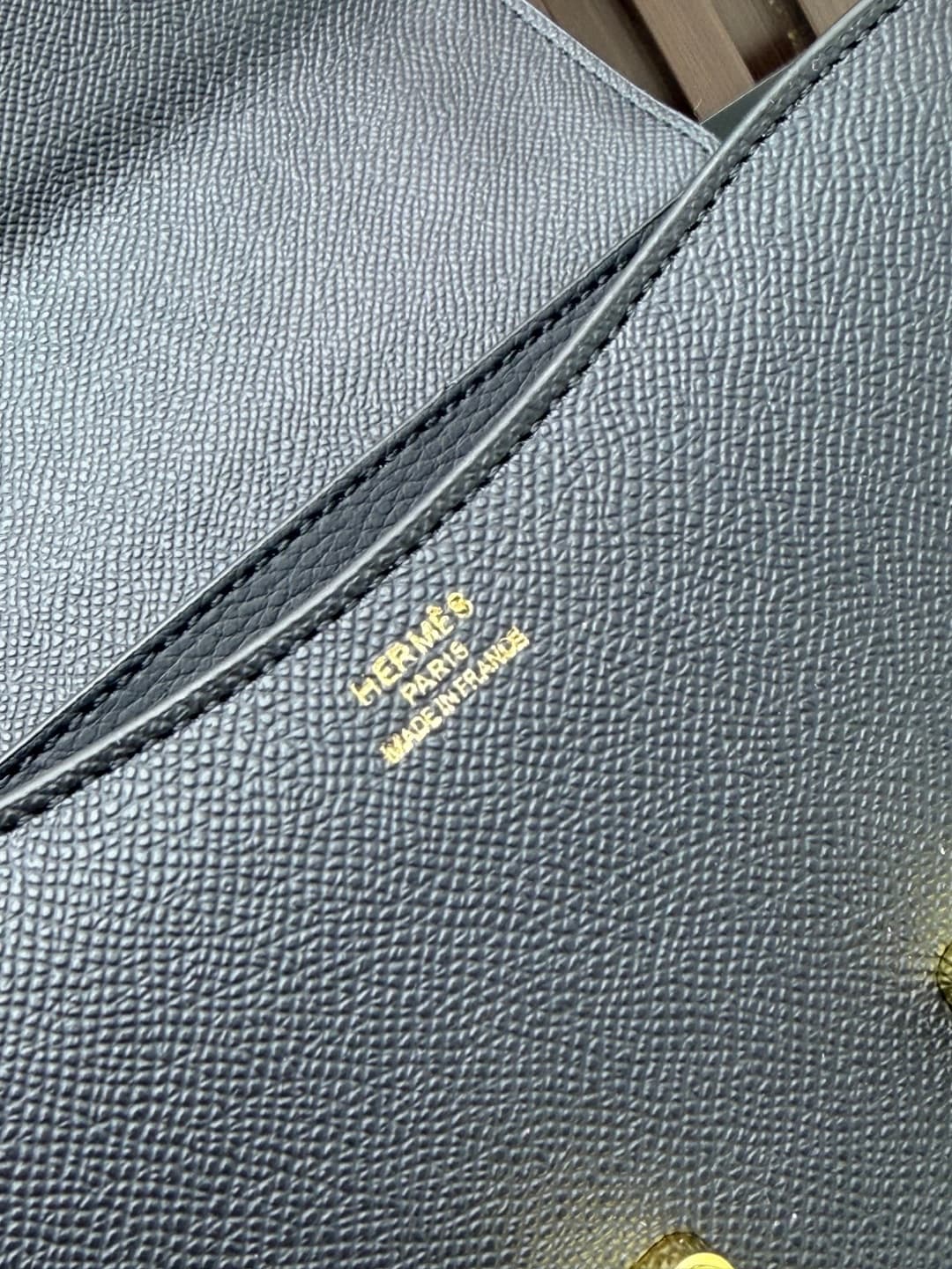 C4781 The flight attendant’s bag is small size💰 I really love this Hermès Kangkang bag – it’s just like the “white moonlight” in my mind. The color is extremely gentle. The shape of the bag is elegant. I usually pair it with light-colored clothes: wear it — image 8