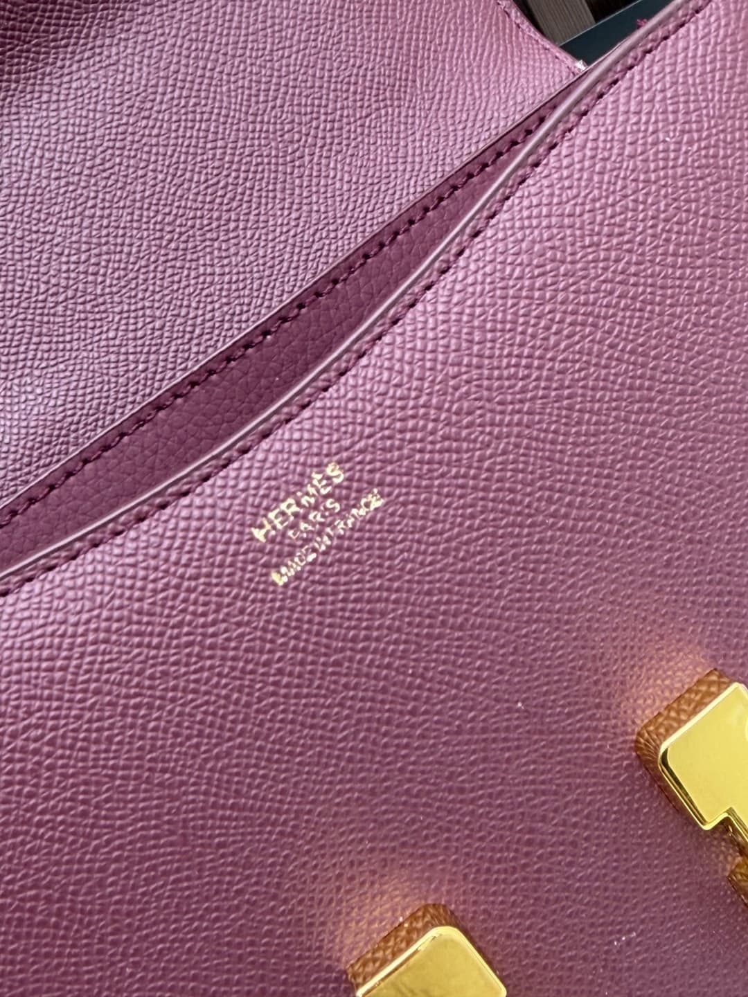 C4778 The flight attendant’s bag is a small size💰 I really love this Hermès Kangkang bag – it’s just the perfect “white moonlight” in my mind. The color is extremely gentle. The shape of the bag is very elegant. I usually pair it with light-colored clothe — image 8