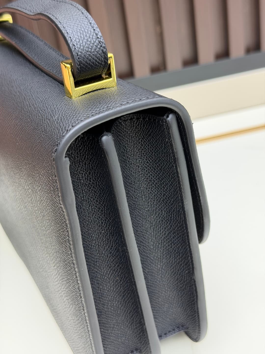 C4776 The flight attendant’s large-sized handbag is really nice 💰. This Hermès Kangkang bag is just like the “white moonlight” in my mind. The color is extremely gentle. The shape of the bag is very elegant. I usually wear it with light-colored clothes –  — image 6