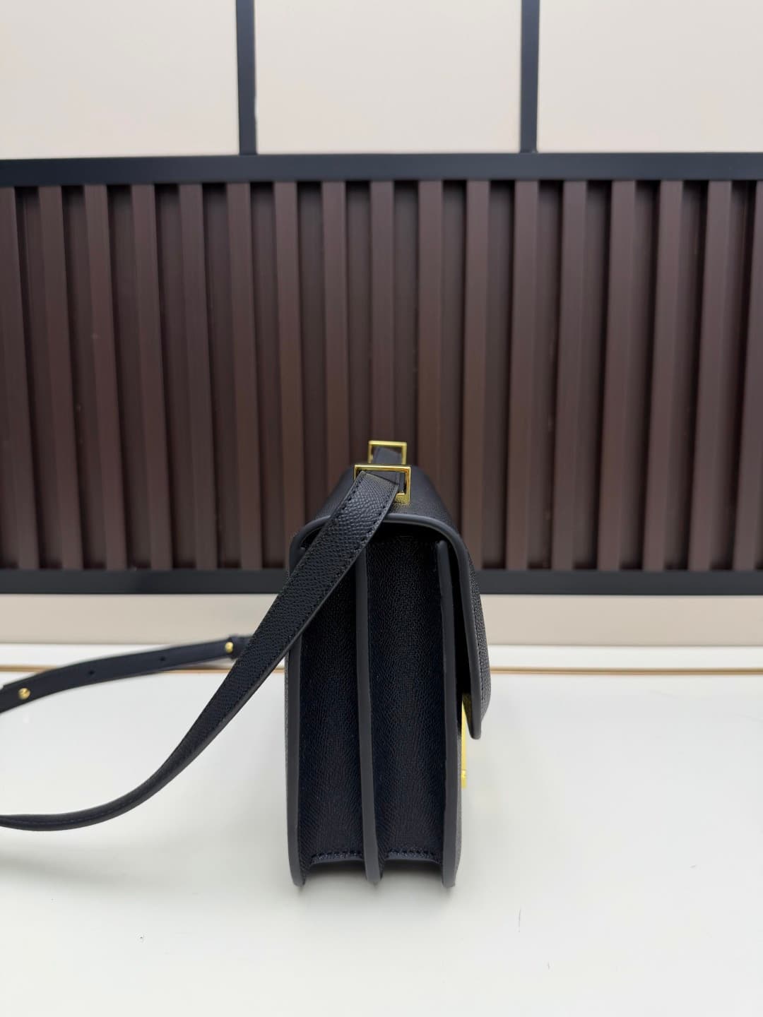 C4776 The flight attendant’s large-sized handbag is really nice 💰. This Hermès Kangkang bag is just like the “white moonlight” in my mind. The color is extremely gentle. The shape of the bag is very elegant. I usually wear it with light-colored clothes –  — image 3