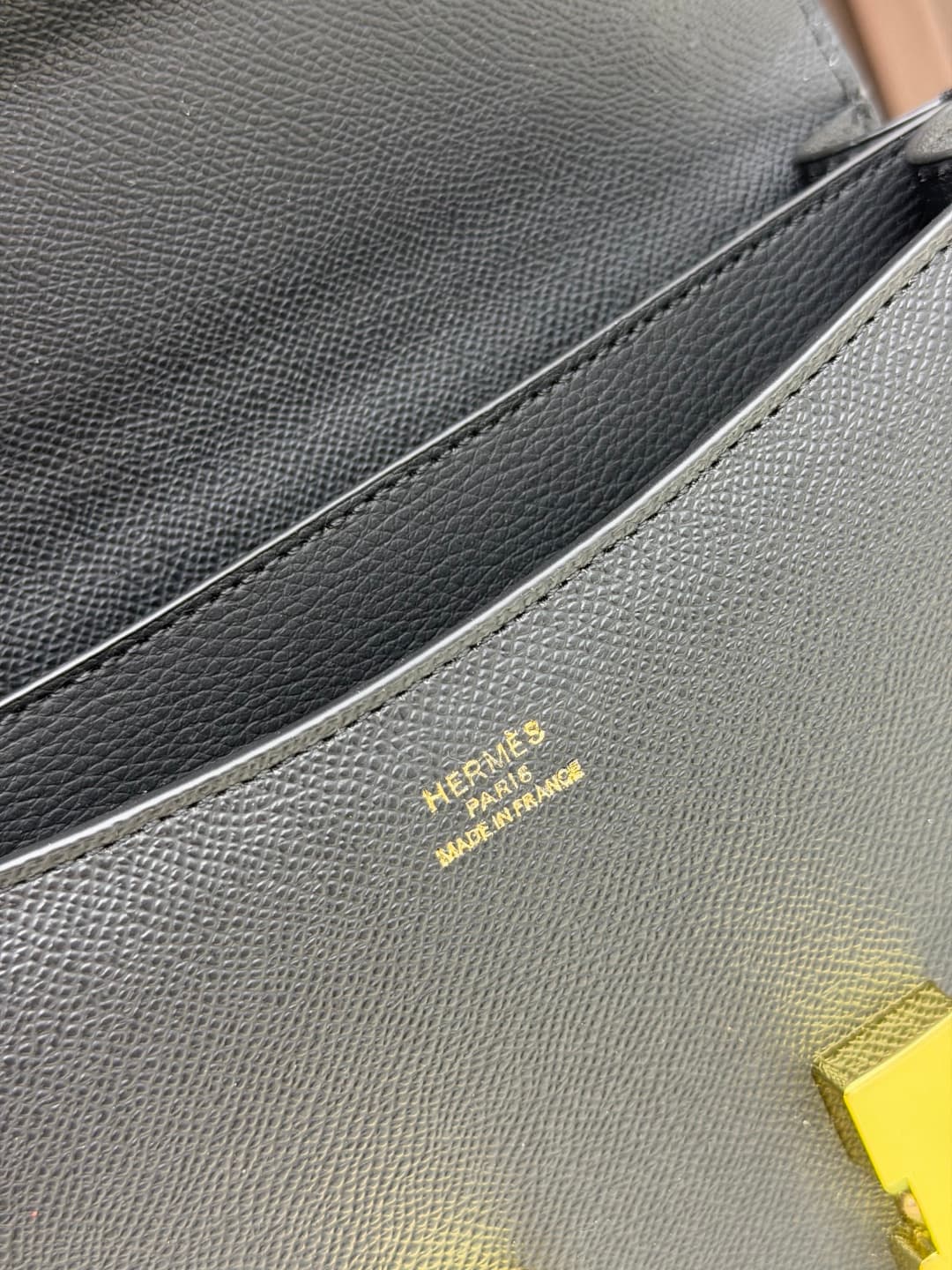C4776 The flight attendant’s large-sized handbag is really nice 💰. This Hermès Kangkang bag is just like the “white moonlight” in my mind. The color is extremely gentle. The shape of the bag is very elegant. I usually wear it with light-colored clothes –  — image 8