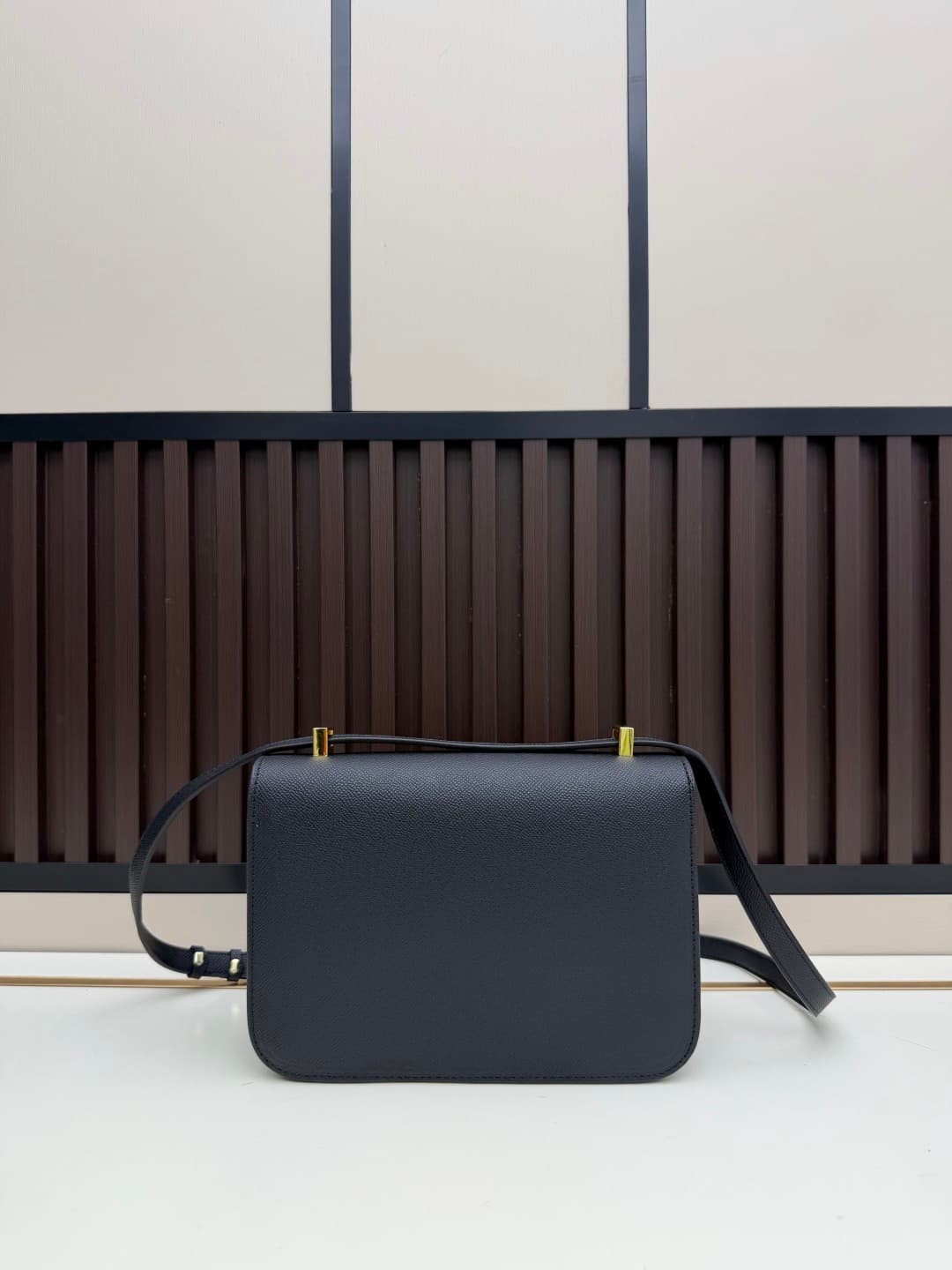 C4776 The flight attendant’s large-sized handbag is really nice 💰. This Hermès Kangkang bag is just like the “white moonlight” in my mind. The color is extremely gentle. The shape of the bag is very elegant. I usually wear it with light-colored clothes –  — image 2