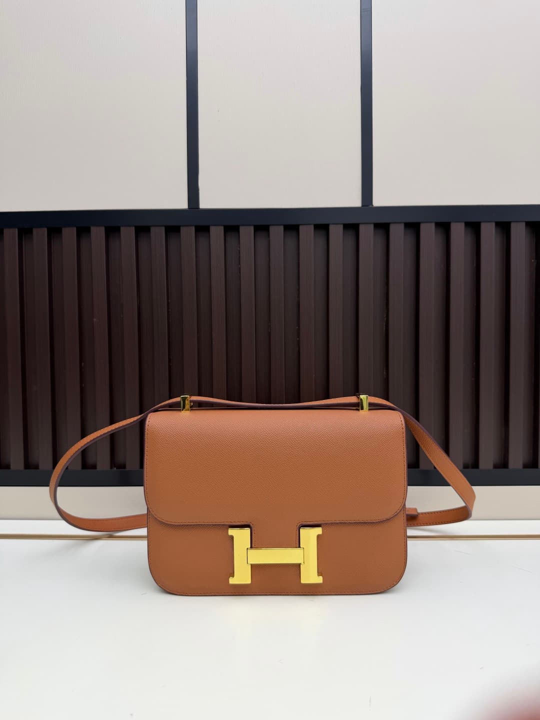 C4763 The flight attendant’s large-sized bag…💰 This Hermès Kangkang bag is simply the “white moonlight” in my mind. The color is extremely gentle. The shape of the bag is elegant and stylish. I usually wear it with light-colored clothes – a coat in winter — image 2