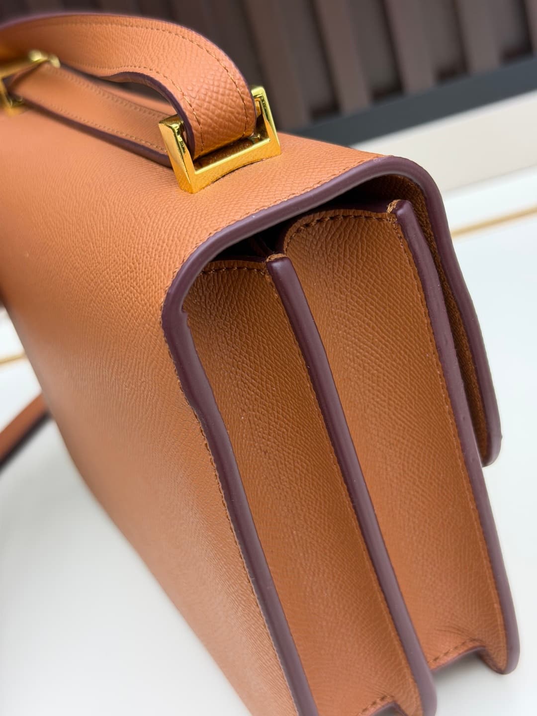C4775 The flight attendant’s large-sized bag💰 – this Hermès Kangkang bag is just like the “white moonlight” in my mind. The color is extremely gentle. The shape of the bag is very elegant. I usually pair it with light-colored clothes: wear it with a coat  — image 6