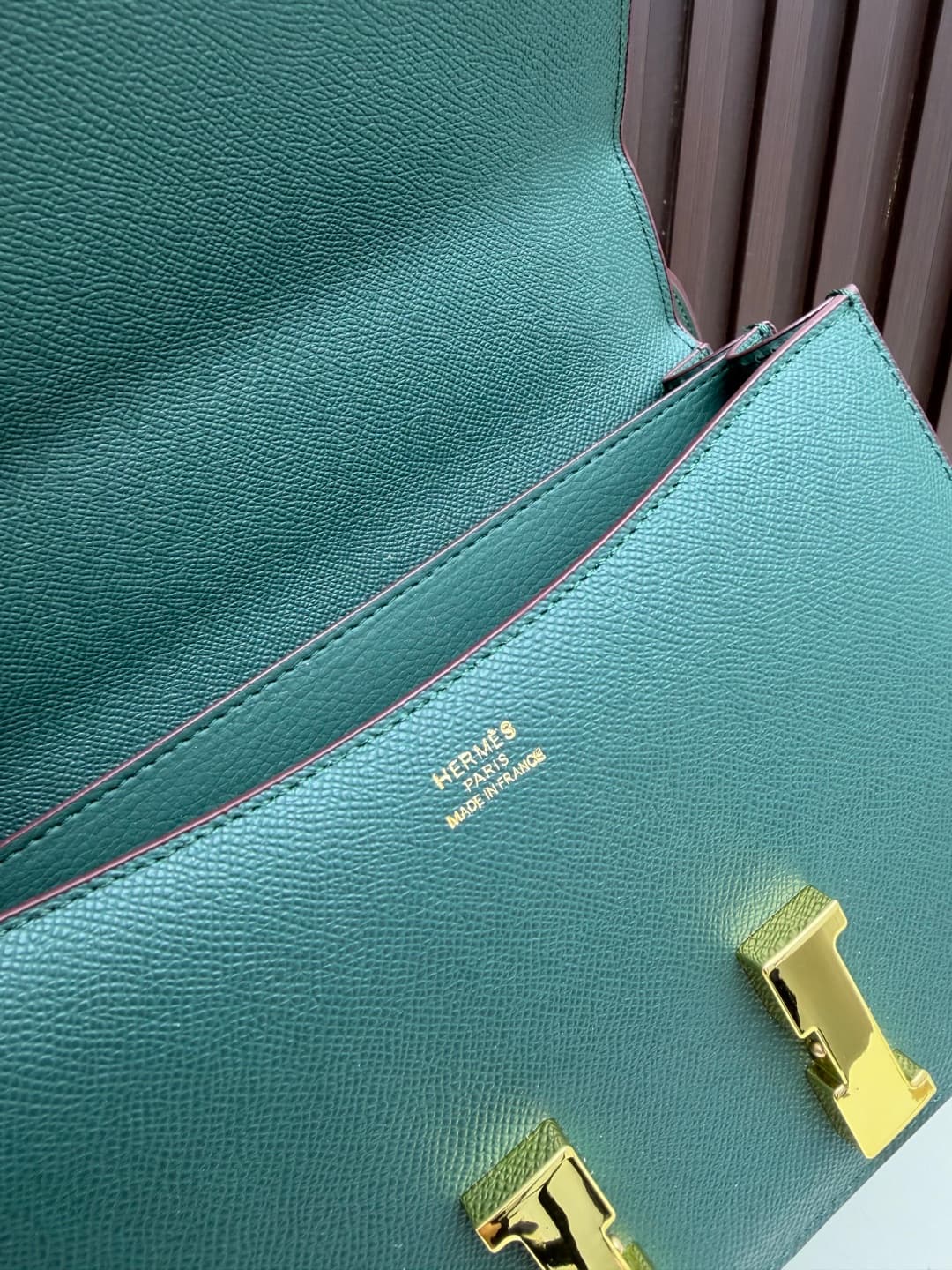 C4773 The flight attendant’s large-sized bag💰 – this Hermès Kangkang bag is simply the perfect “white moonlight” in my mind. The color is extremely gentle. The shape of the bag is elegant and stylish. I usually pair it with light-colored clothes: wear it  — image 8
