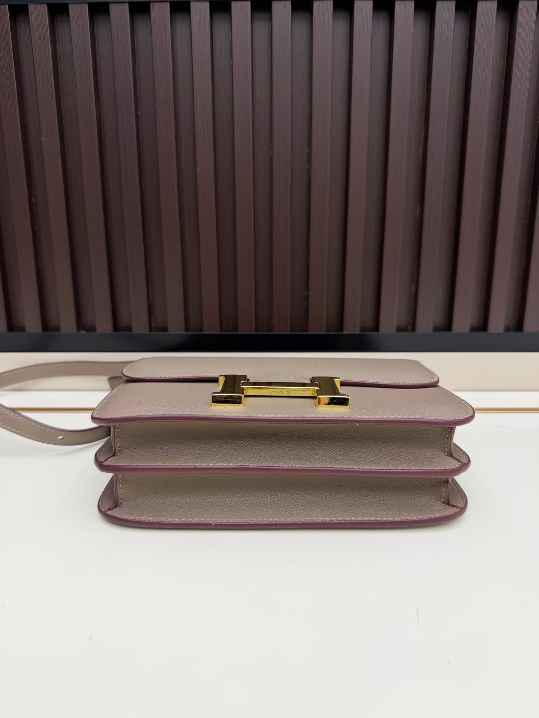 C4772 The flight attendant’s large-sized bag💰 – this Hermès Kangkang bag is just the perfect “white moonlight” in my mind. The color is extremely gentle. The shape of the bag is elegant and stylish. I usually pair it with light-colored clothes: wear it wi — image 5