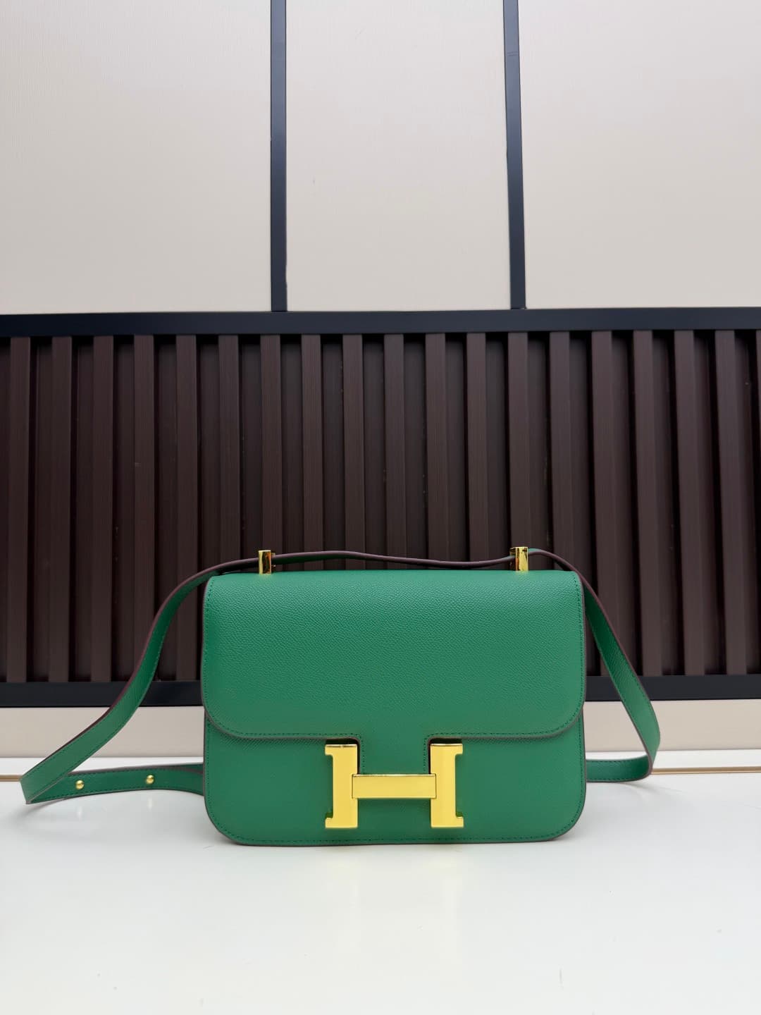 C4763 The flight attendant’s large-sized bag…💰 This Hermès Kangkang bag is simply the “white moonlight” in my mind. The color is extremely gentle. The shape of the bag is elegant and stylish. I usually wear it with light-colored clothes – a coat in winter — image 6