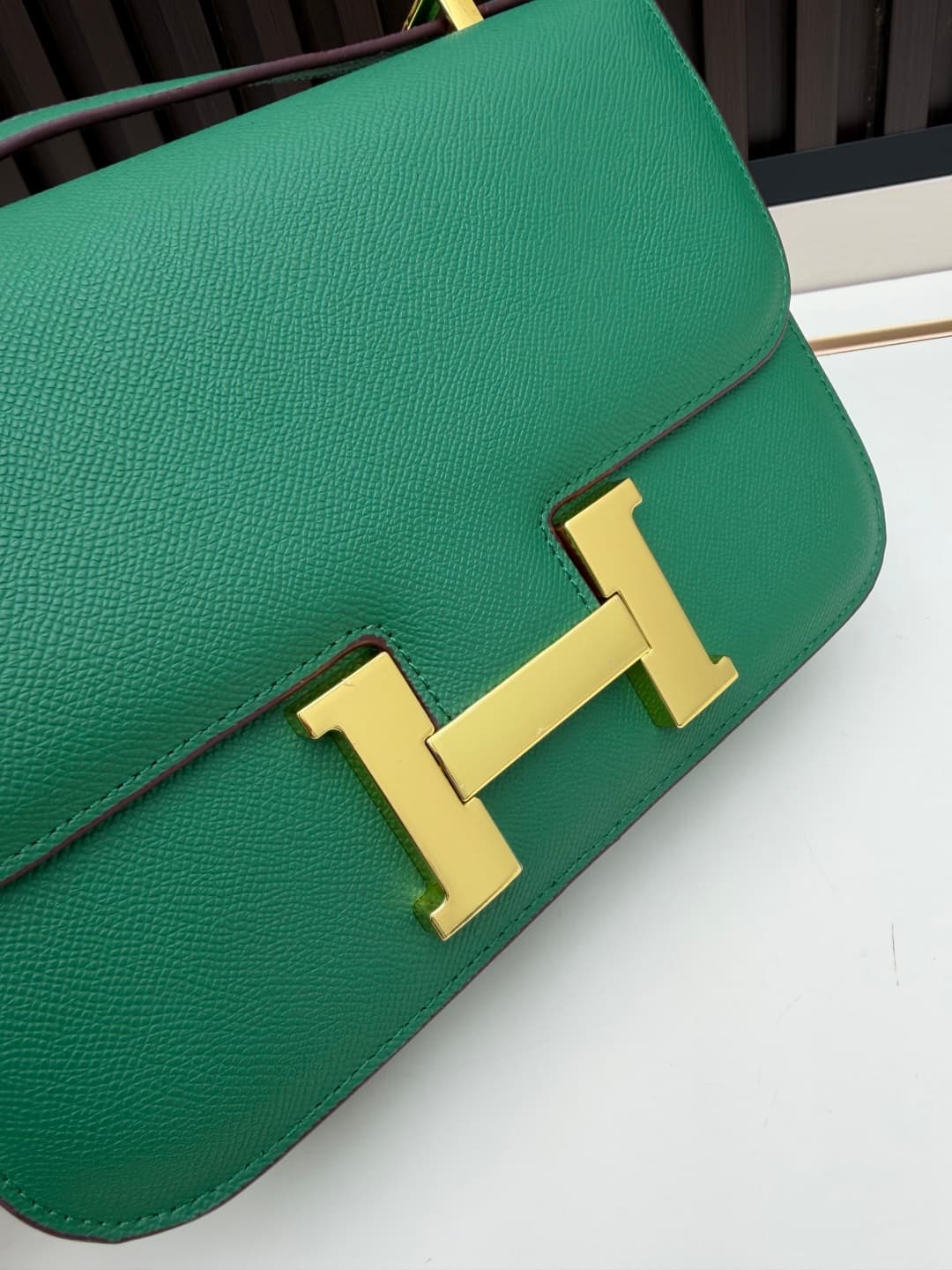 C4771 The flight attendant’s large-sized bag💰 – this Hermès Kangkang bag is just like the “white moonlight” in my mind. The color is extremely gentle. The shape of the bag is elegant. I usually wear it with light-colored clothes: a coat in winter, or a do — image 4