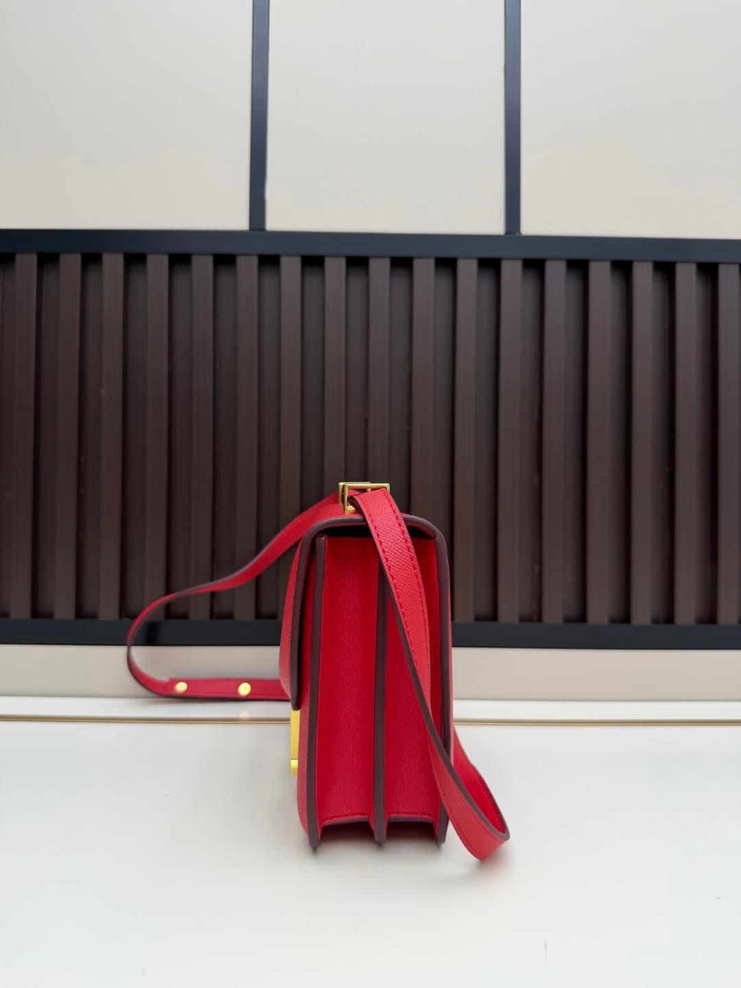 C4770 The flight attendant’s large-sized bag💰 – this Hermès Kangkang bag is just like the white moon in my mind. The color is extremely gentle. The shape of the bag is very elegant. I usually wear it with light-colored clothes: a coat in winter, or a down — image 2
