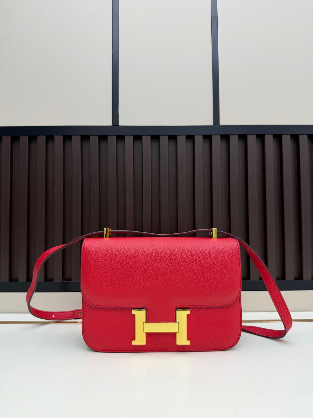 C4763 The flight attendant’s large-sized bag…💰 This Hermès Kangkang bag is simply the “white moonlight” in my mind. The color is extremely gentle. The shape of the bag is elegant and stylish. I usually wear it with light-colored clothes – a coat in winter — image 7
