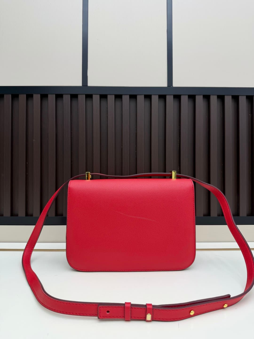 C4770 The flight attendant’s large-sized bag💰 – this Hermès Kangkang bag is just like the white moon in my mind. The color is extremely gentle. The shape of the bag is very elegant. I usually wear it with light-colored clothes: a coat in winter, or a down — image 3