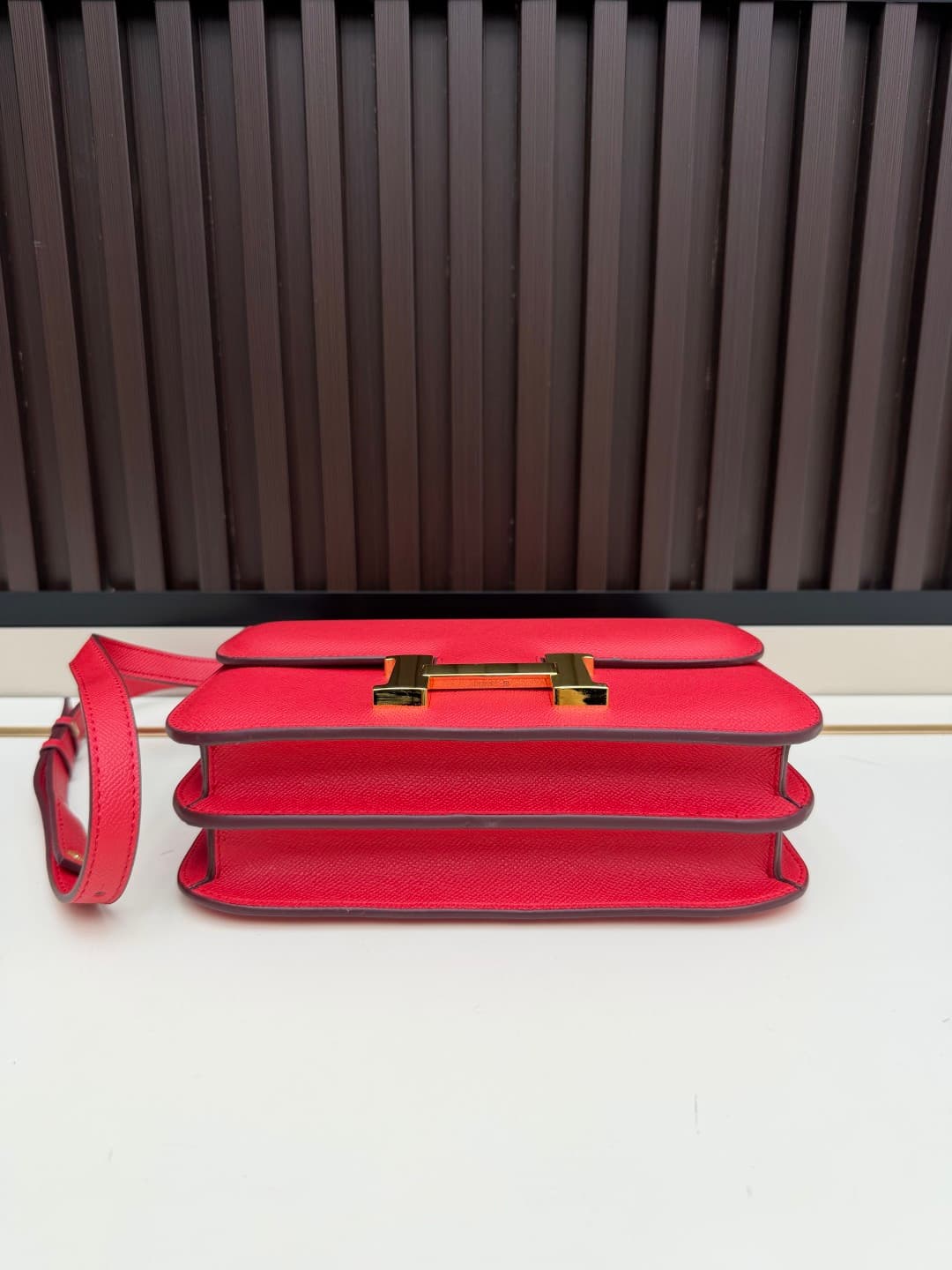 C4770 The flight attendant’s large-sized bag💰 – this Hermès Kangkang bag is just like the white moon in my mind. The color is extremely gentle. The shape of the bag is very elegant. I usually wear it with light-colored clothes: a coat in winter, or a down — image 5