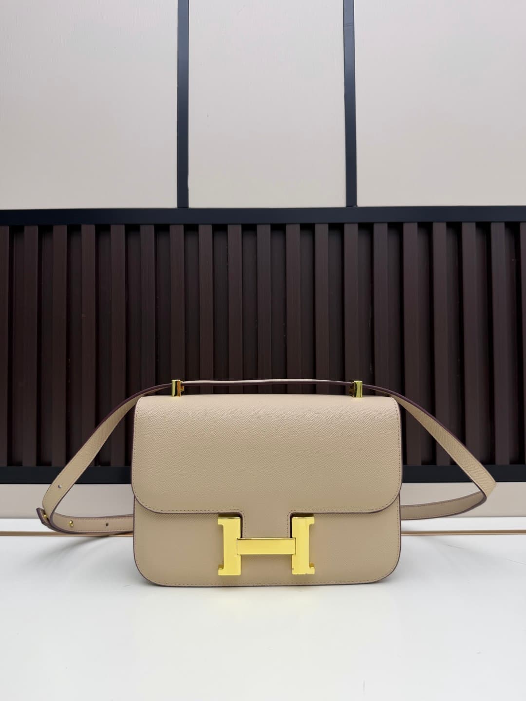 C4763 The flight attendant’s large-sized bag…💰 This Hermès Kangkang bag is simply the “white moonlight” in my mind. The color is extremely gentle. The shape of the bag is elegant and stylish. I usually wear it with light-colored clothes – a coat in winter — image 8