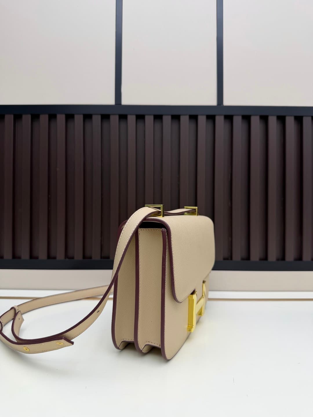 C4769 The flight attendant’s large-sized bag💰 – this Hermès Kangkang bag is simply the perfect “white moonlight” in my mind. The color is extremely gentle; the shape of the bag is elegant. I usually wear it with light-colored clothes: a coat in winter, or — image 2