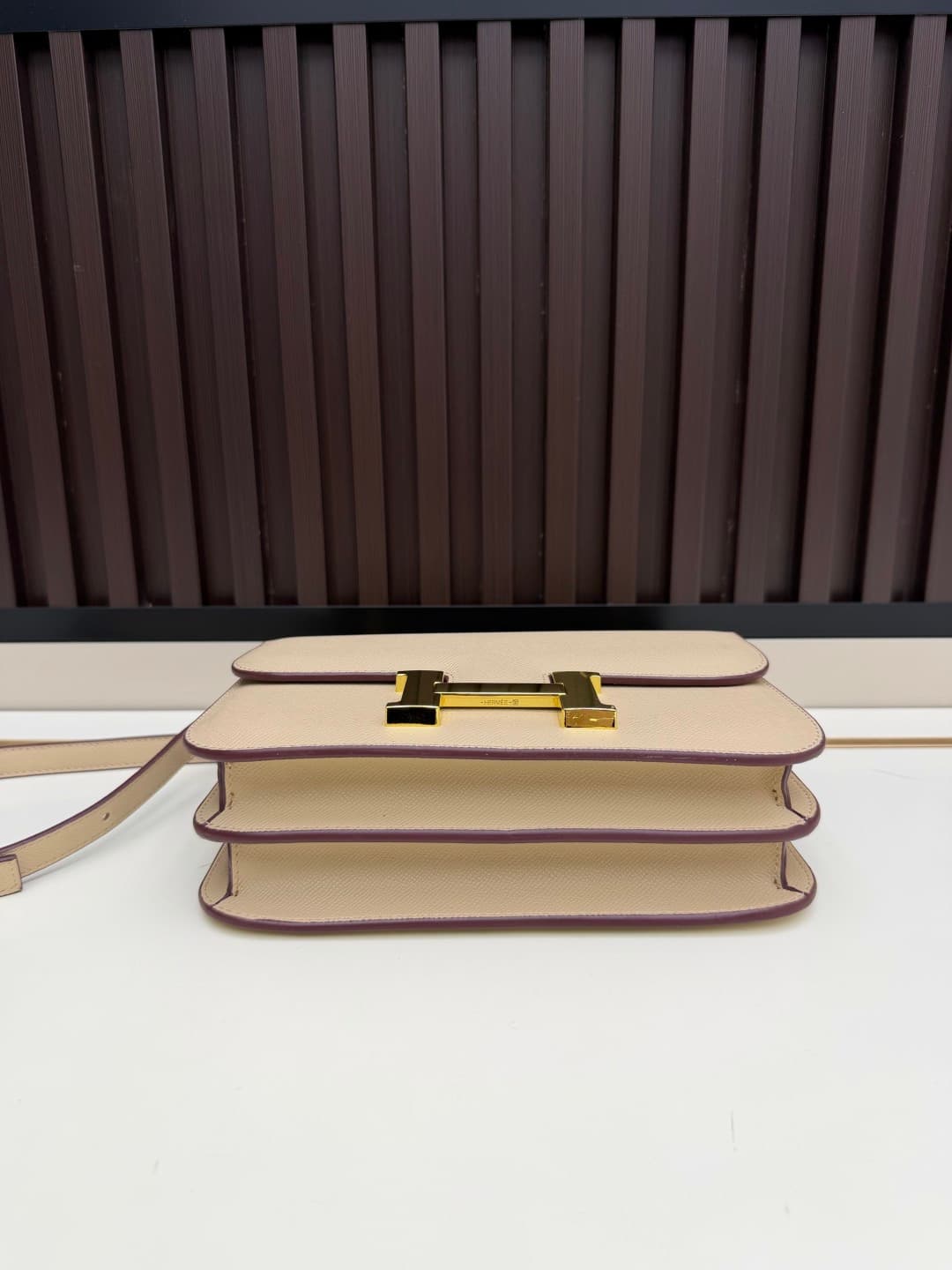 C4769 The flight attendant’s large-sized bag💰 – this Hermès Kangkang bag is simply the perfect “white moonlight” in my mind. The color is extremely gentle; the shape of the bag is elegant. I usually wear it with light-colored clothes: a coat in winter, or — image 6