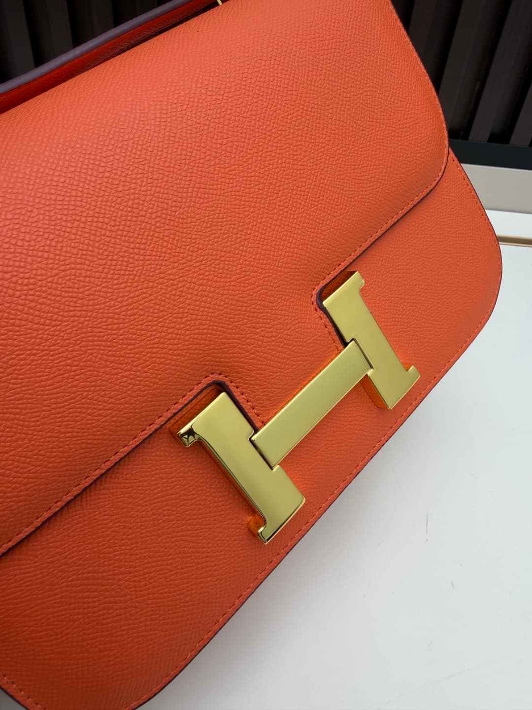C4767 The flight attendant’s large-sized bag💰 – this Hermès Kangkang bag is simply the “white moonlight” in my mind. The color is extremely gentle. The shape of the bag is elegant and stylish. I usually wear it with light-colored clothes: a coat in winter — image 4