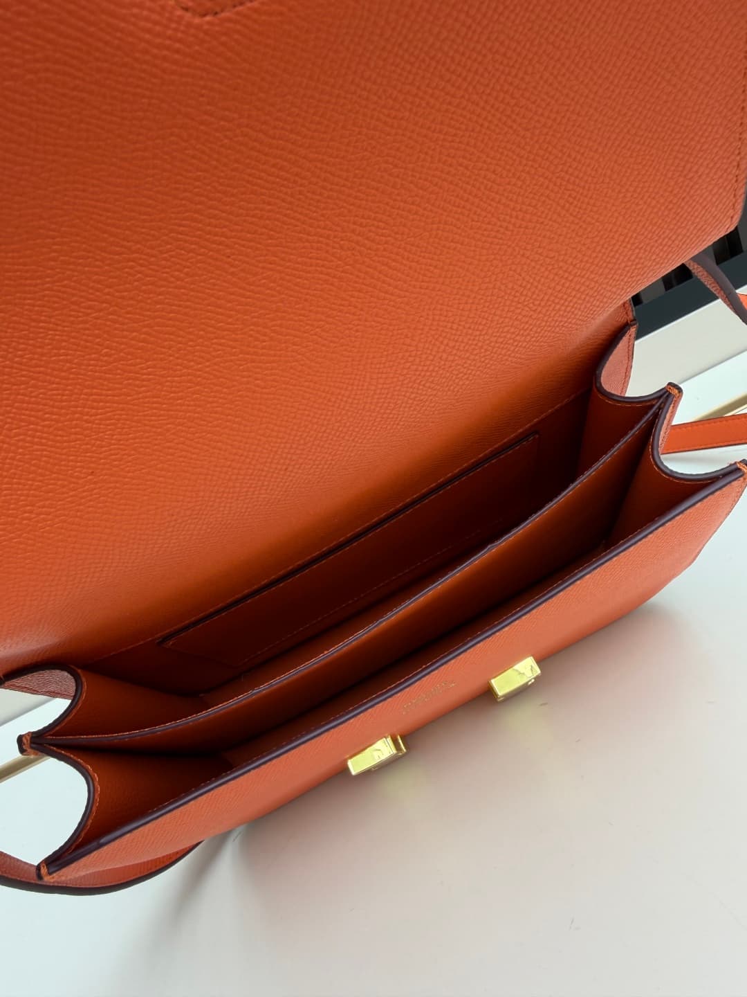 C4767 The flight attendant’s large-sized bag💰 – this Hermès Kangkang bag is simply the “white moonlight” in my mind. The color is extremely gentle. The shape of the bag is elegant and stylish. I usually wear it with light-colored clothes: a coat in winter — image 7