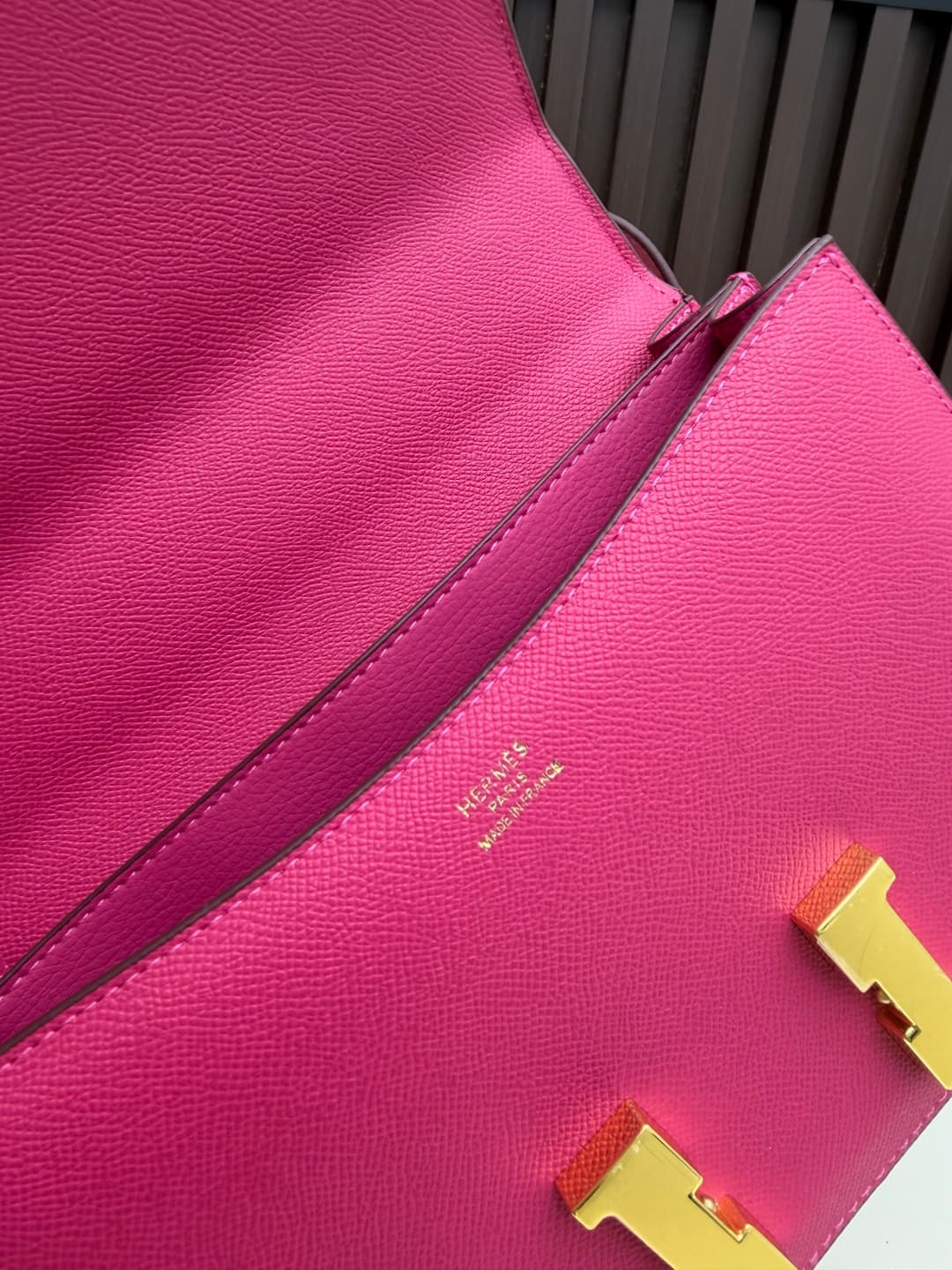 C4768 The flight attendant’s large-sized bag💰 – this Hermès Kangkang bag is simply the perfect “white moonlight” in my mind. The color is extremely gentle; the shape of the bag is elegant. I usually pair it with light-colored clothes: wear it with a coat  — image 8