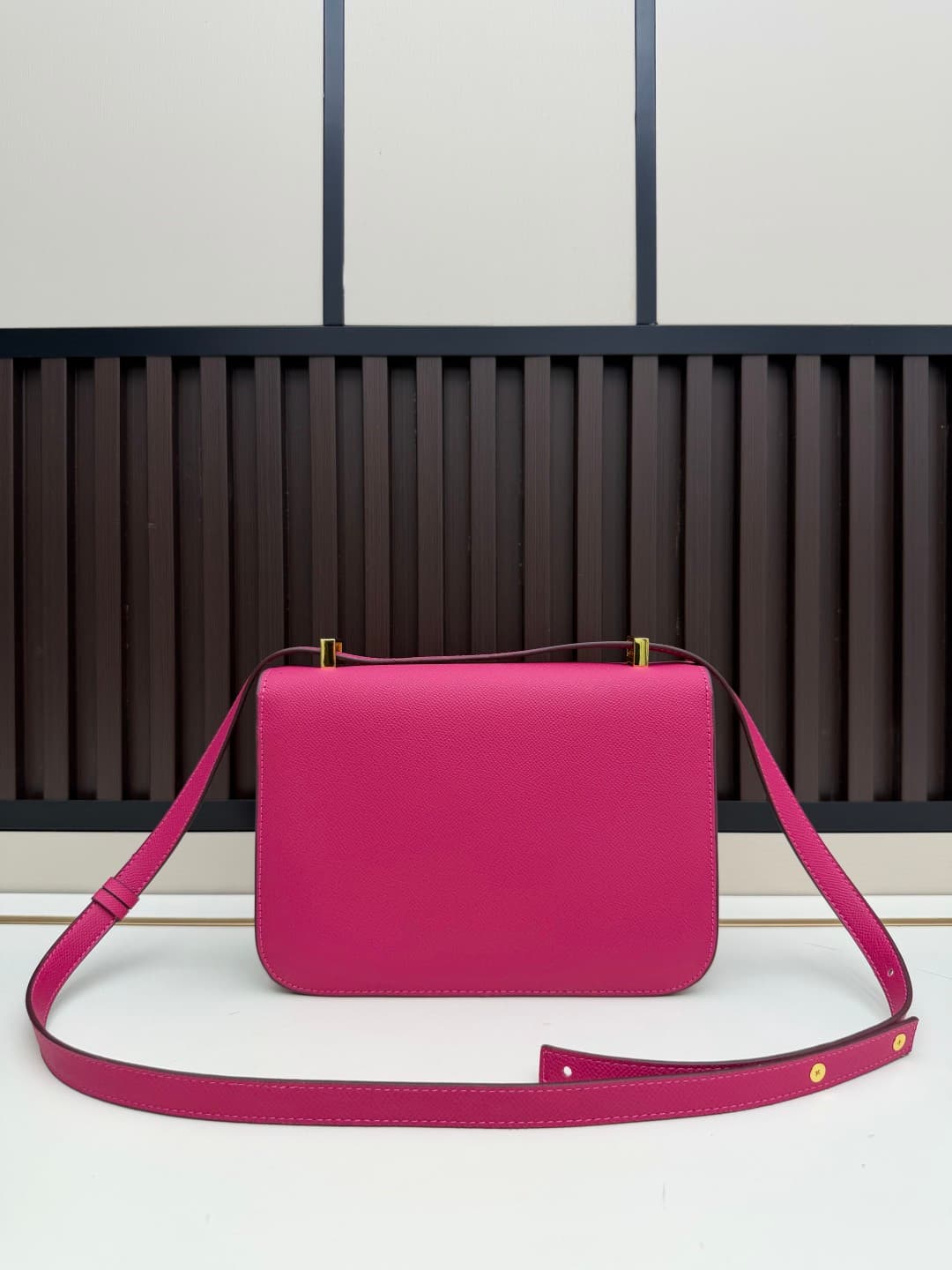 C4768 The flight attendant’s large-sized bag💰 – this Hermès Kangkang bag is simply the perfect “white moonlight” in my mind. The color is extremely gentle; the shape of the bag is elegant. I usually pair it with light-colored clothes: wear it with a coat  — image 3