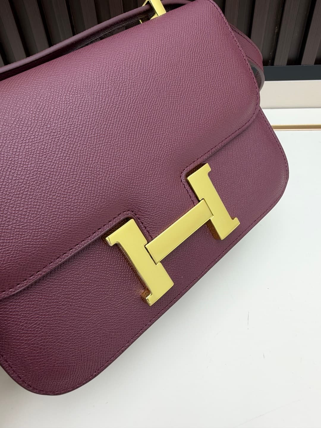 C4766 The flight attendant’s large-sized bag💰 – this Hermès Kangkang bag is just like the white moonlight in my mind. The color is extremely gentle. The shape of the bag is very elegant. I usually wear it with light-colored clothes: a coat in winter, or a — image 4