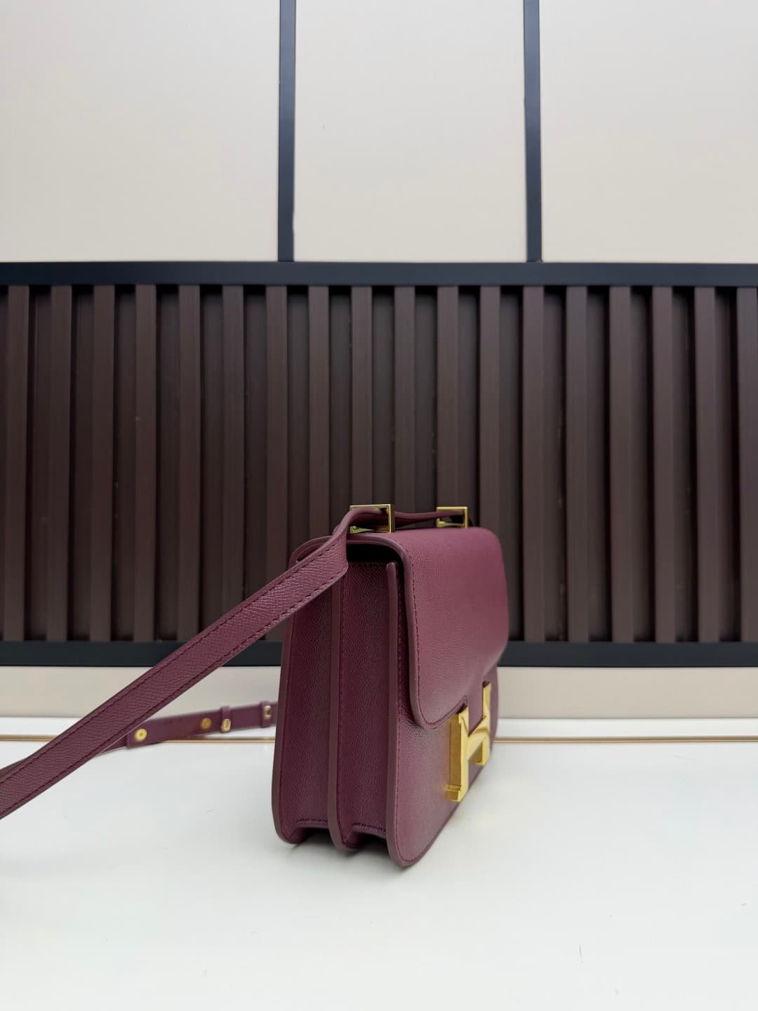 C4766 The flight attendant’s large-sized bag💰 – this Hermès Kangkang bag is just like the white moonlight in my mind. The color is extremely gentle. The shape of the bag is very elegant. I usually wear it with light-colored clothes: a coat in winter, or a — image 2