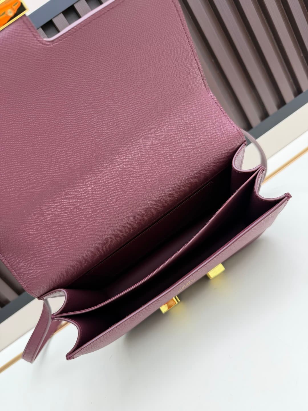 C4766 The flight attendant’s large-sized bag💰 – this Hermès Kangkang bag is just like the white moonlight in my mind. The color is extremely gentle. The shape of the bag is very elegant. I usually wear it with light-colored clothes: a coat in winter, or a — image 7