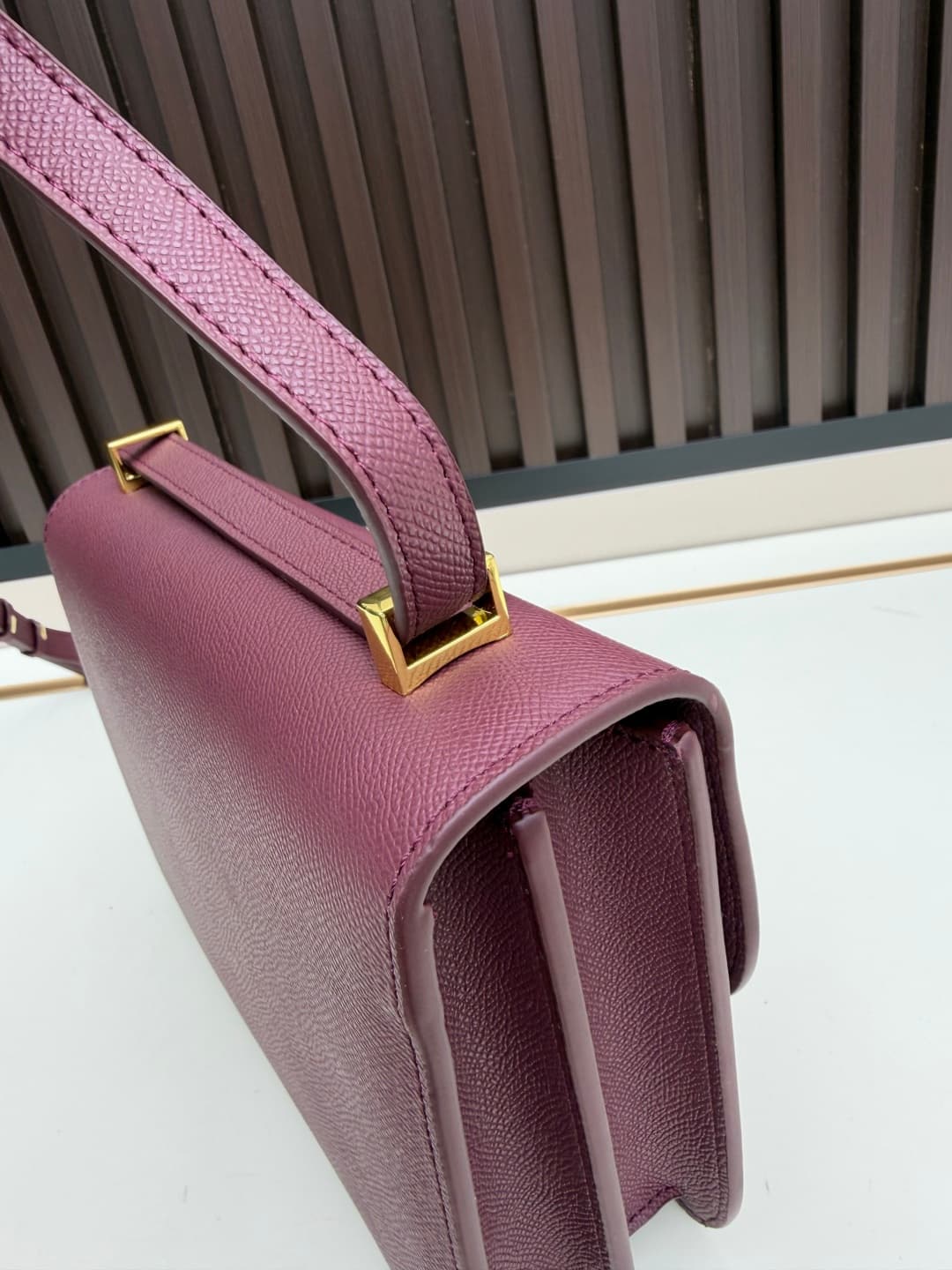 C4766 The flight attendant’s large-sized bag💰 – this Hermès Kangkang bag is just like the white moonlight in my mind. The color is extremely gentle. The shape of the bag is very elegant. I usually wear it with light-colored clothes: a coat in winter, or a — image 6