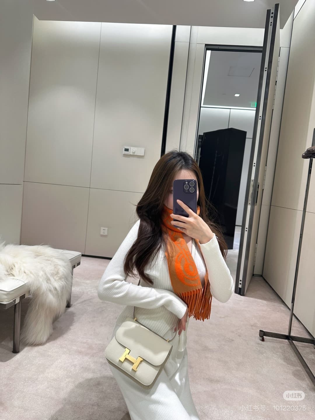C4762 The flight attendant’s large-sized bag💰 – this Hermès Kangkang bag is simply the “white moonlight” in my mind. The color is extremely gentle. The shape of the bag is elegant and stylish. I usually pair it with light-colored clothes: wear it with a c — image 5