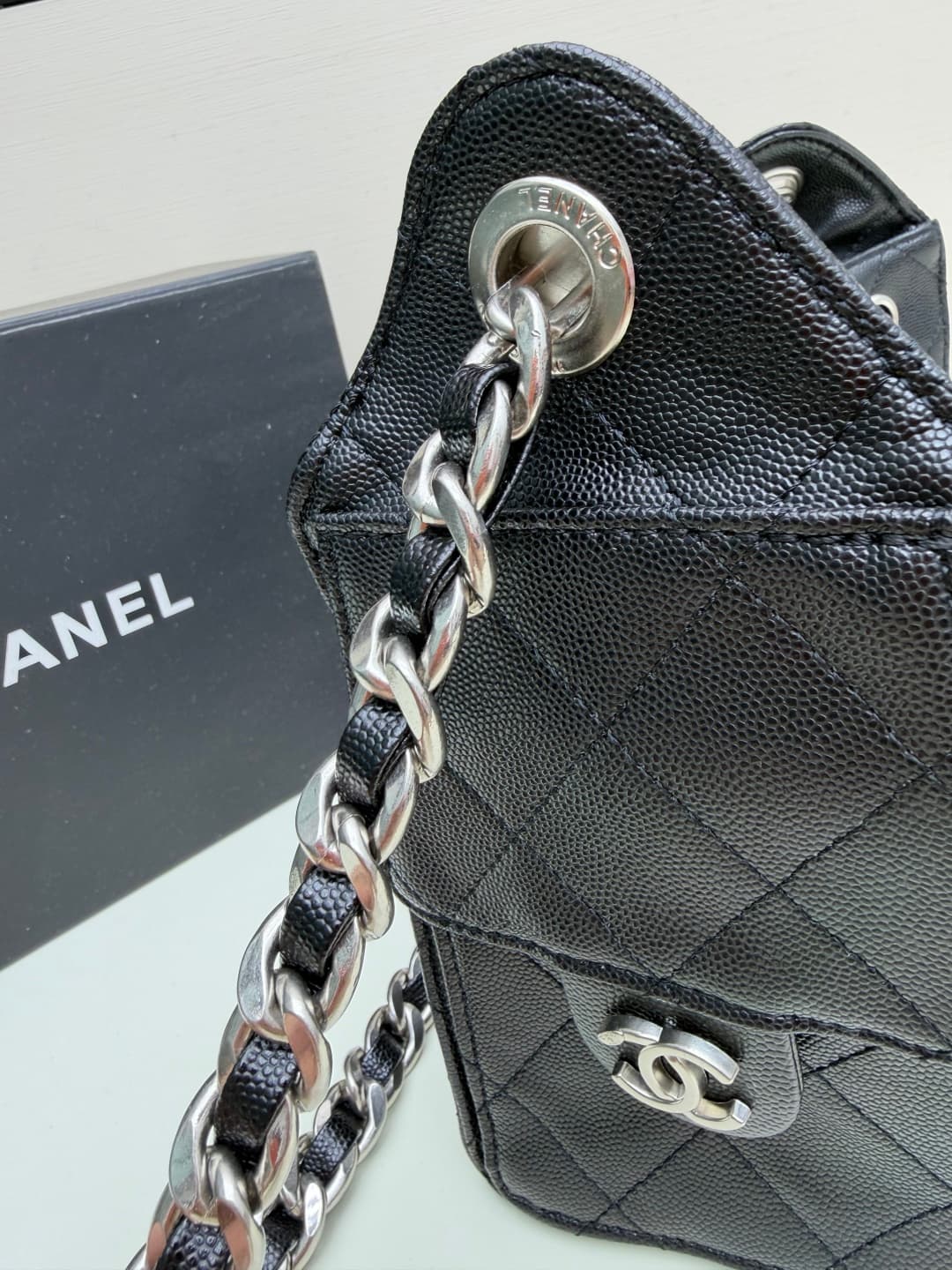 C702 Caviar new mini version 💰 Chanel 25 handbag|||The newly popular bag “Chanel 25bag” is another “It Bag” after Chanel 22bag! Its design is classic and practical, incorporating the three iconic elements of the brand: chevron-stitched patterns, leather s — image 6