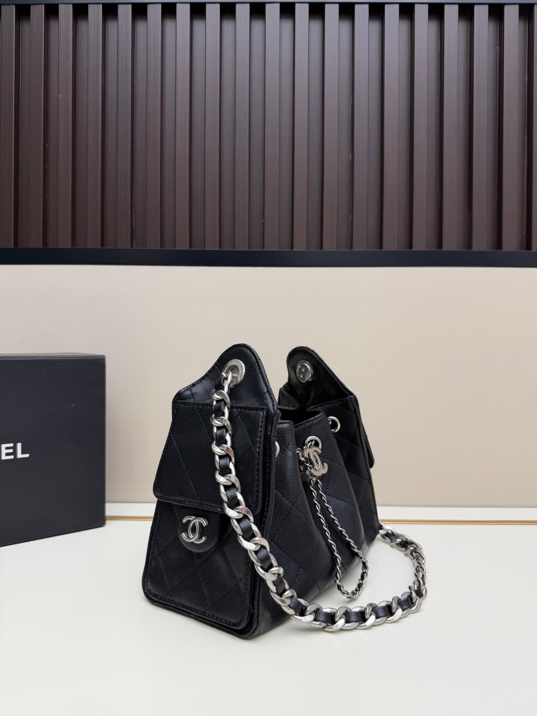 C702 Caviar new mini version 💰 Chanel 25 handbag|||The newly popular bag “Chanel 25bag” is another “It Bag” after Chanel 22bag! Its design is classic and practical, incorporating the three iconic elements of the brand: chevron-stitched patterns, leather s — image 2