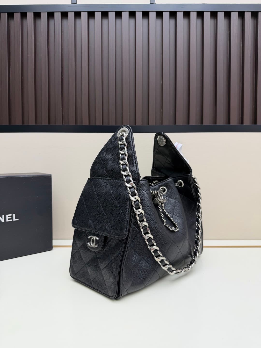 C701 New model 💰 Chanel 25 handbag ||| The new “Chanel 25bag” bag is another “It Bag” in the Chanel line! It features a classic and practical design, incorporating all three iconic elements of the brand: chevron-stitched patterns, leather straps, and doub — image 2
