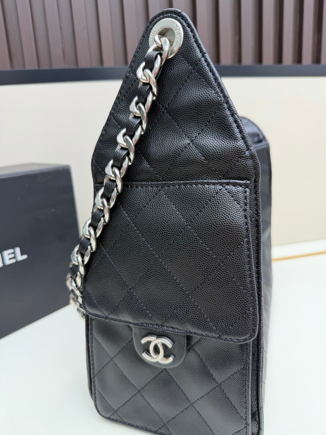 C701 New model 💰 Chanel 25 handbag ||| The new “Chanel 25bag” bag is another “It Bag” in the Chanel line! It features a classic and practical design, incorporating all three iconic elements of the brand: chevron-stitched patterns, leather straps, and doub — image 6