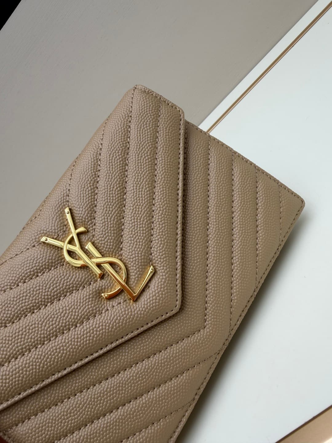 C8660 YSL Saint Laurent has released a hit product 👉 I have to say that (Saint Laurent)💗 The chain bag is extremely popular in the fashion world. This established French luxury brand has a special charm; LOOK lacks no highlights💫! The bag is made of impor — image 5