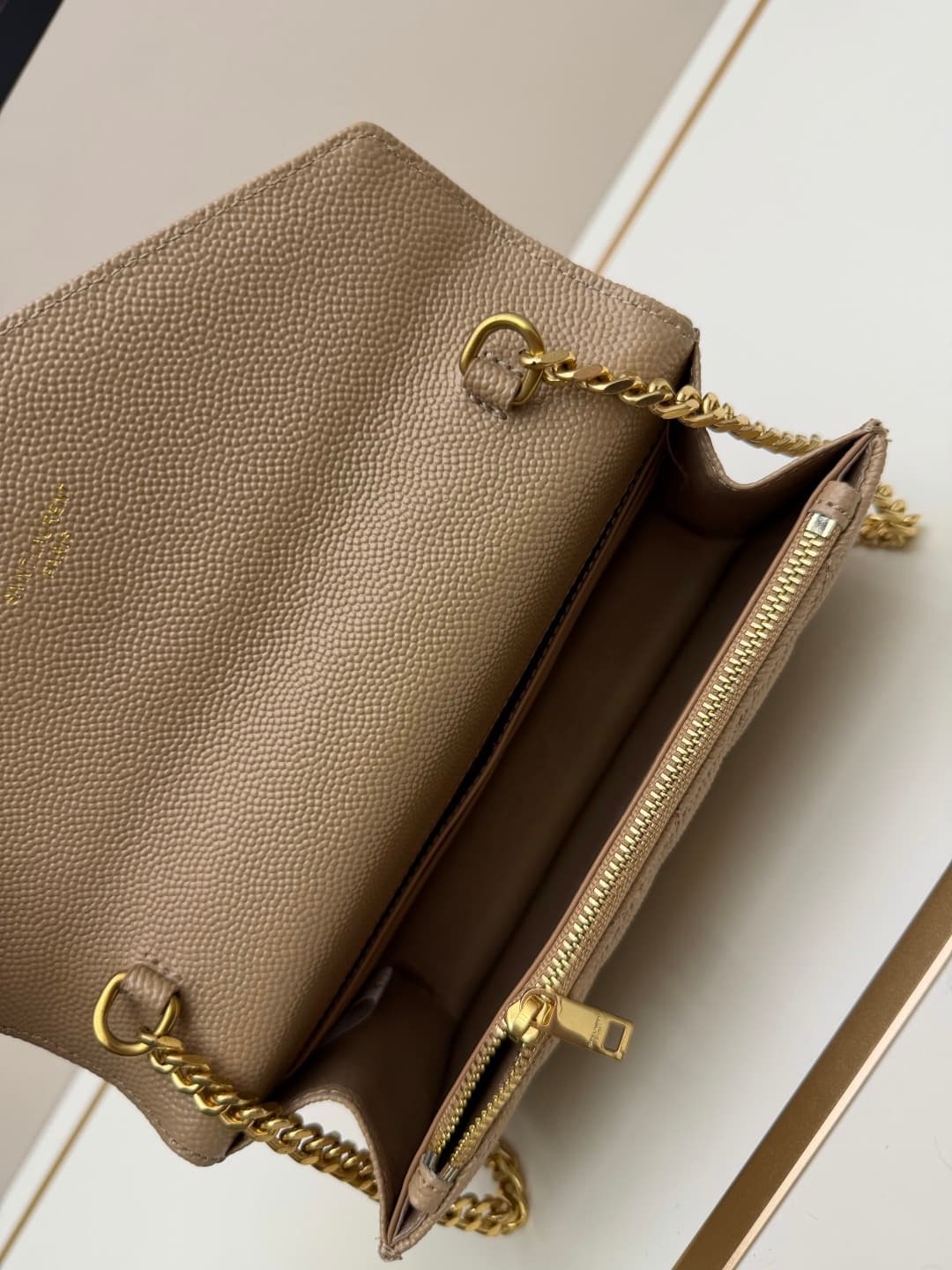 C8660 YSL Saint Laurent has released a hit product 👉 I have to say that (Saint Laurent)💗 The chain bag is extremely popular in the fashion world. This established French luxury brand has a special charm; LOOK lacks no highlights💫! The bag is made of impor — image 7