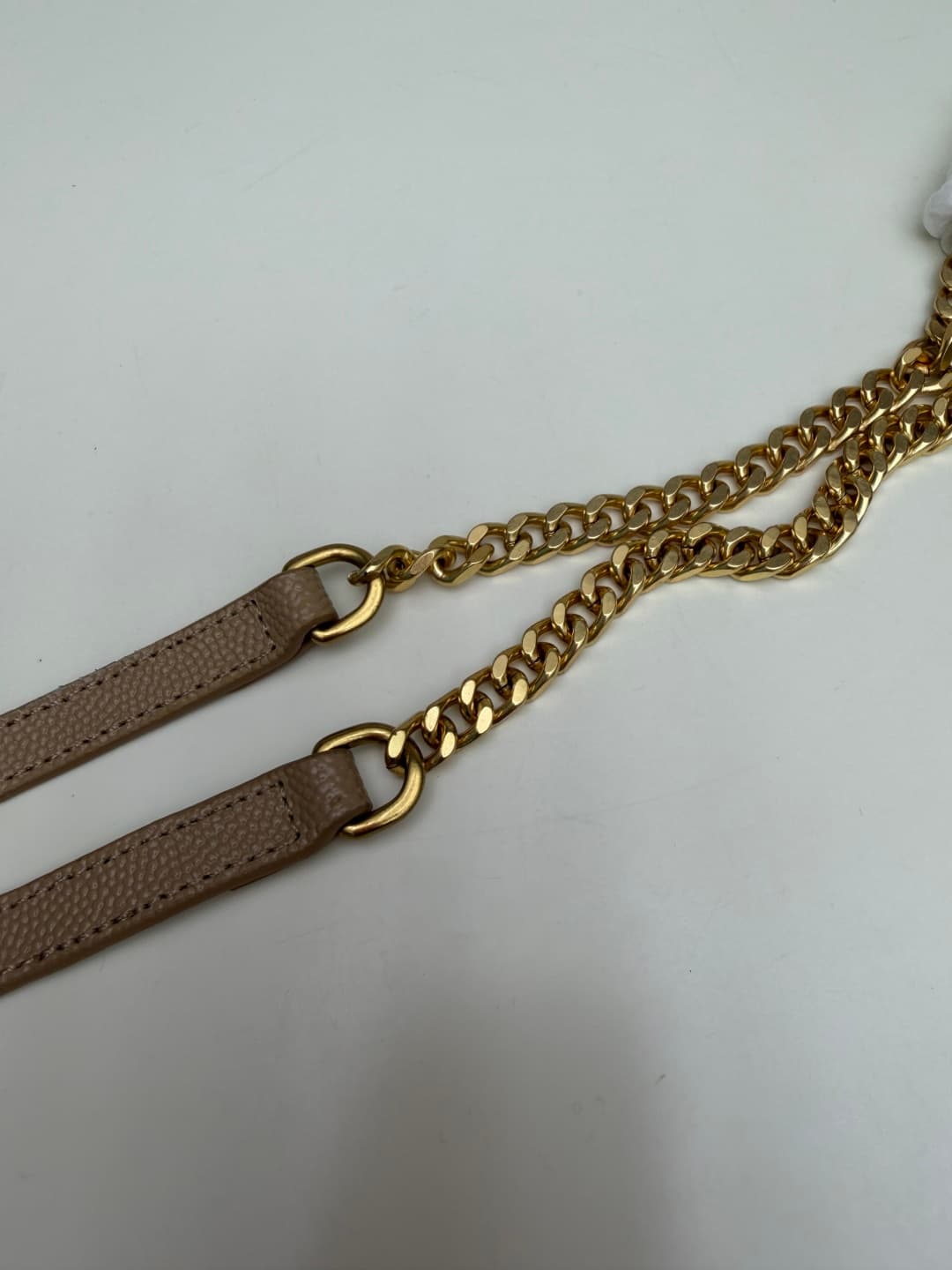 C8660 YSL Saint Laurent has released a hit product 👉 I have to say that (Saint Laurent)💗 The chain bag is extremely popular in the fashion world. This established French luxury brand has a special charm; LOOK lacks no highlights💫! The bag is made of impor — image 6