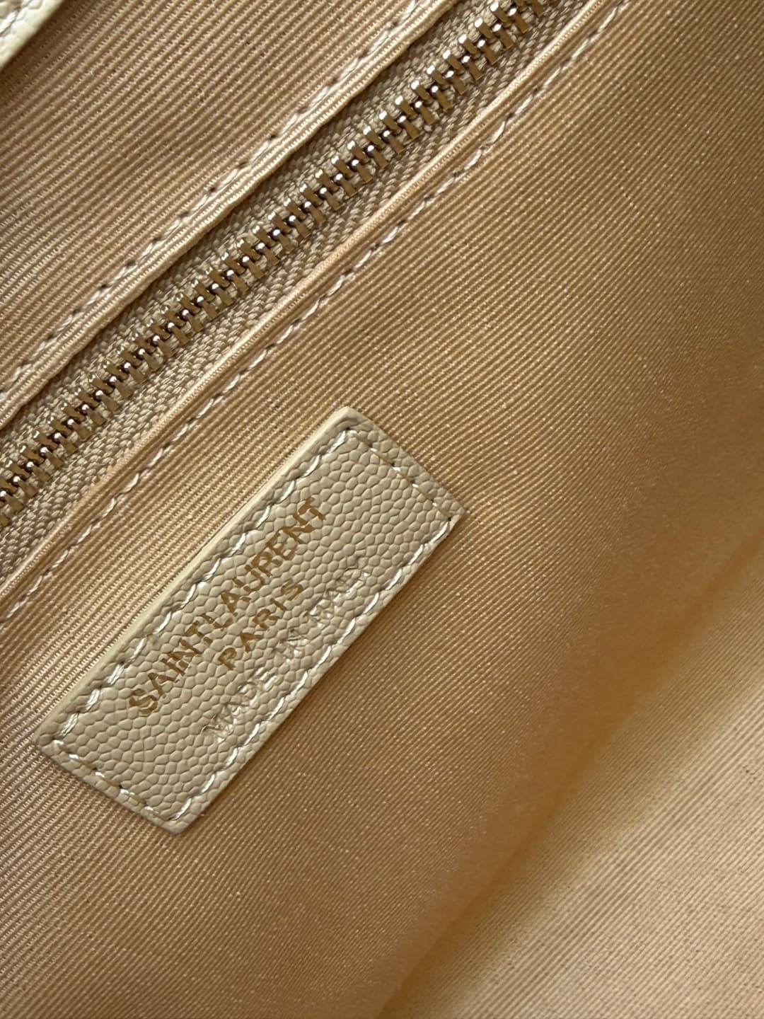 C8654 The latest version of the SaintLaurent&SLP counter in the grid pattern. Exclusive to the market: decorative interlocking metal YSL logo, flawless hardware, original ball-shaped patterns, excellent feel, exquisite details and handcrafted quality. Sho — image 8