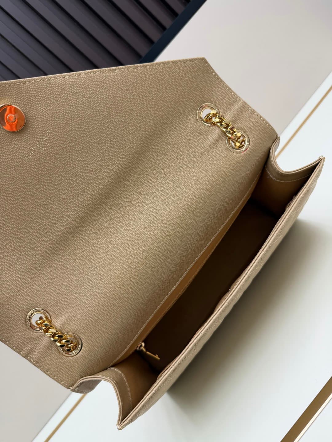 C8654 The latest version of the SaintLaurent&SLP counter in the grid pattern. Exclusive to the market: decorative interlocking metal YSL logo, flawless hardware, original ball-shaped patterns, excellent feel, exquisite details and handcrafted quality. Sho — image 7