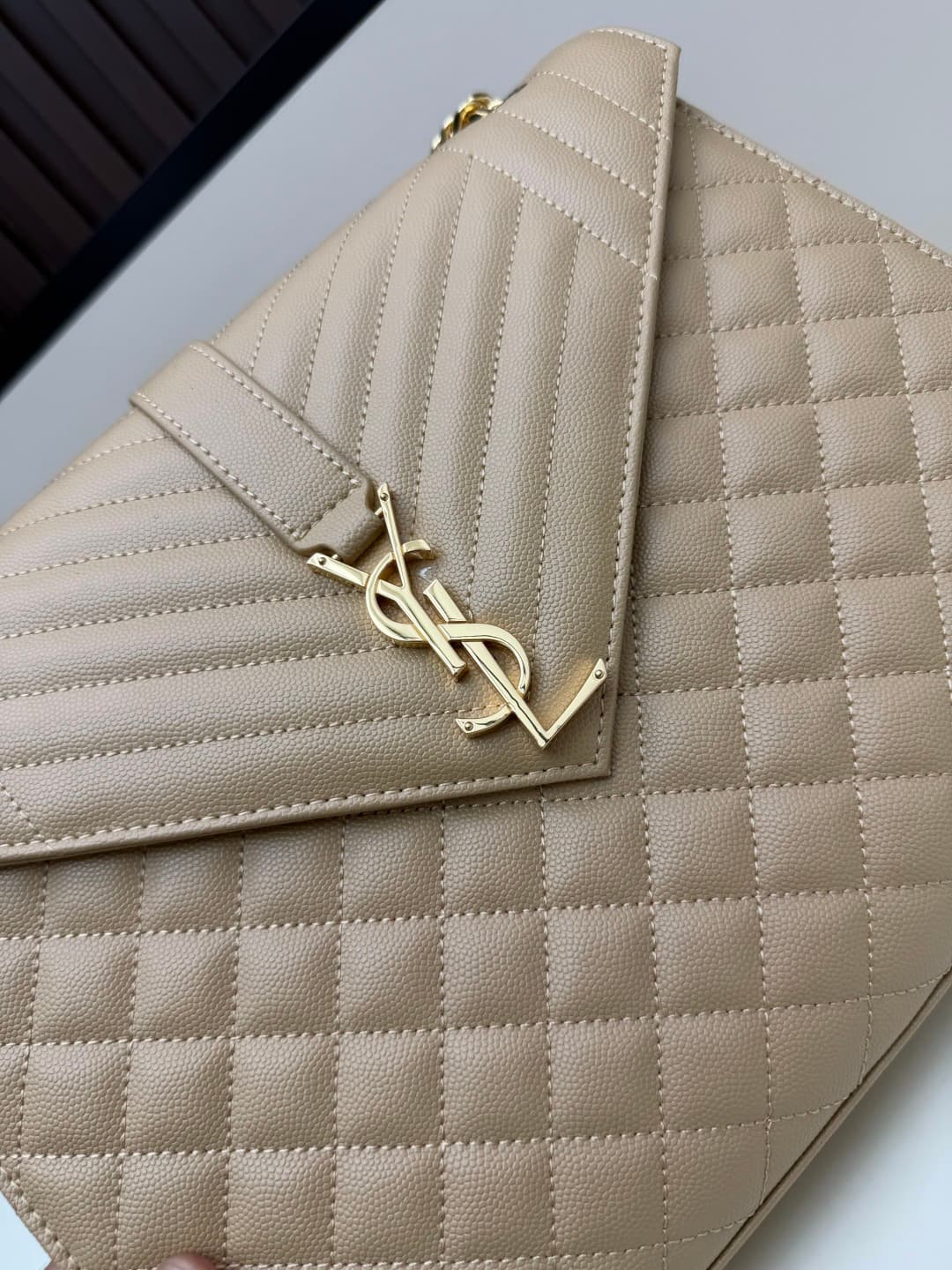 C8654 The latest version of the SaintLaurent&SLP counter in the grid pattern. Exclusive to the market: decorative interlocking metal YSL logo, flawless hardware, original ball-shaped patterns, excellent feel, exquisite details and handcrafted quality. Sho — image 5