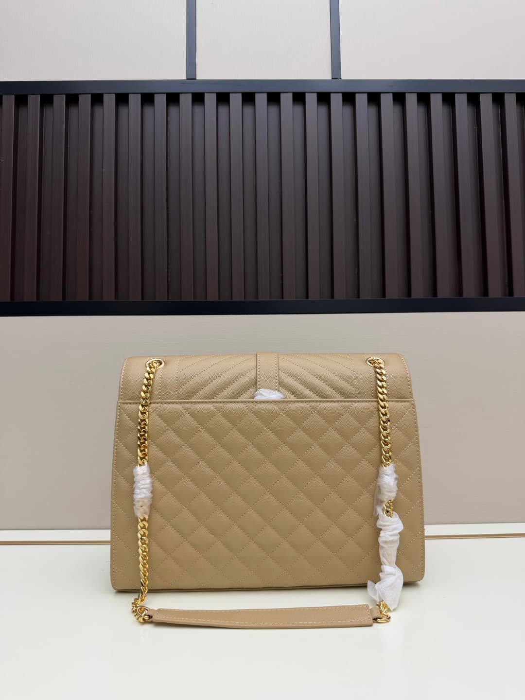 C8654 The latest version of the SaintLaurent&SLP counter in the grid pattern. Exclusive to the market: decorative interlocking metal YSL logo, flawless hardware, original ball-shaped patterns, excellent feel, exquisite details and handcrafted quality. Sho — image 3