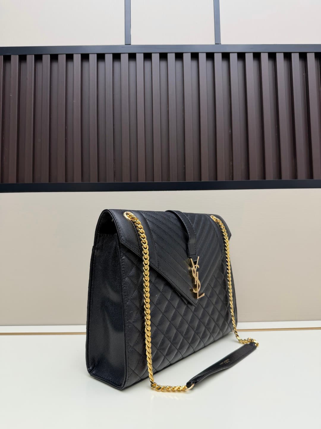 C8653 The latest version of the SaintLaurent&SLP counter in the grid pattern. Exclusive to this store: decorative interlocking metal YSL logo, flawless hardware, original ball-shaped texture, excellent feel, exquisite craftsmanship. Shoulder bag with cros — image 2